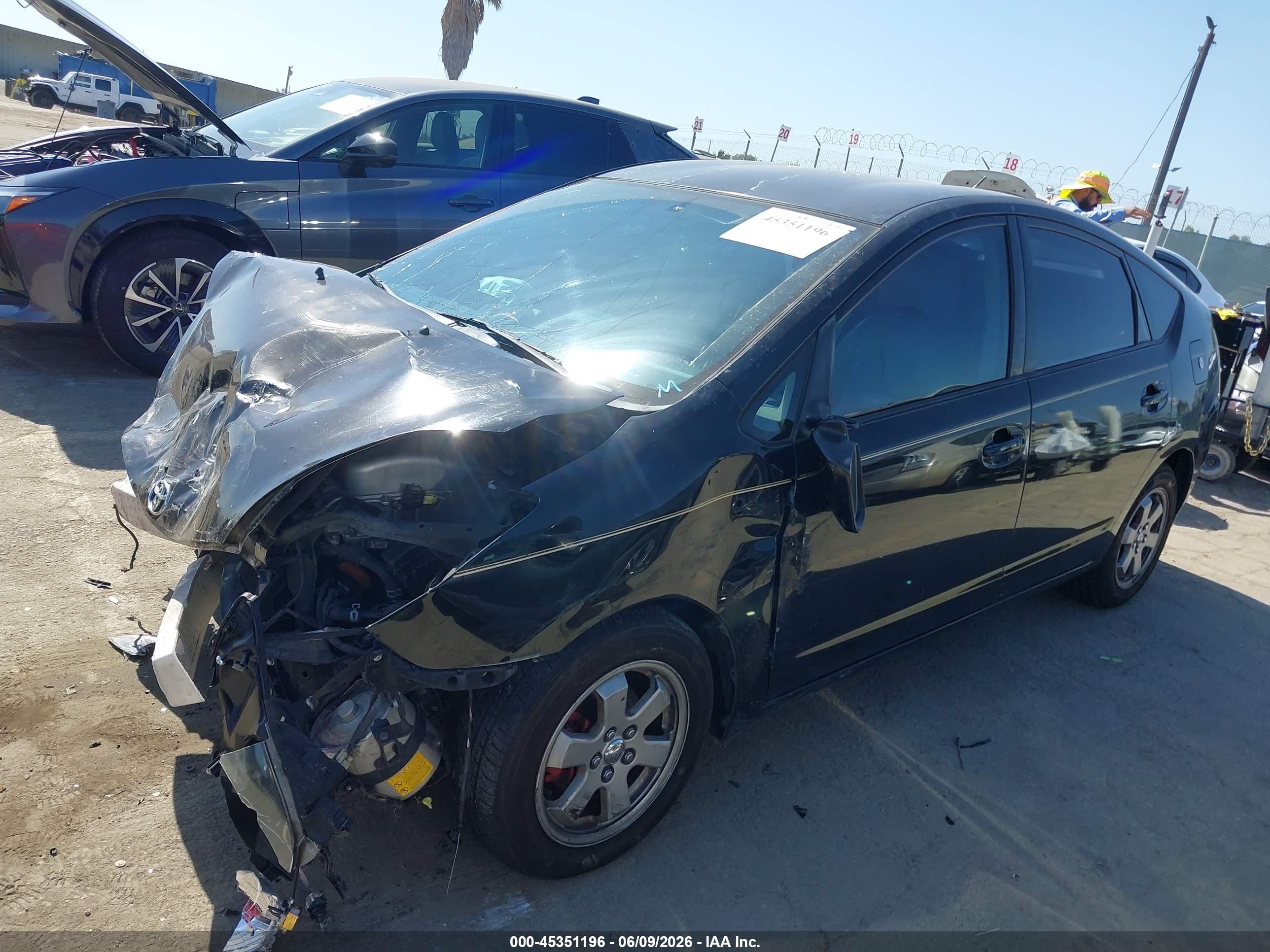 2004 Toyota Prius   Black vin: JTDKB20U640039764