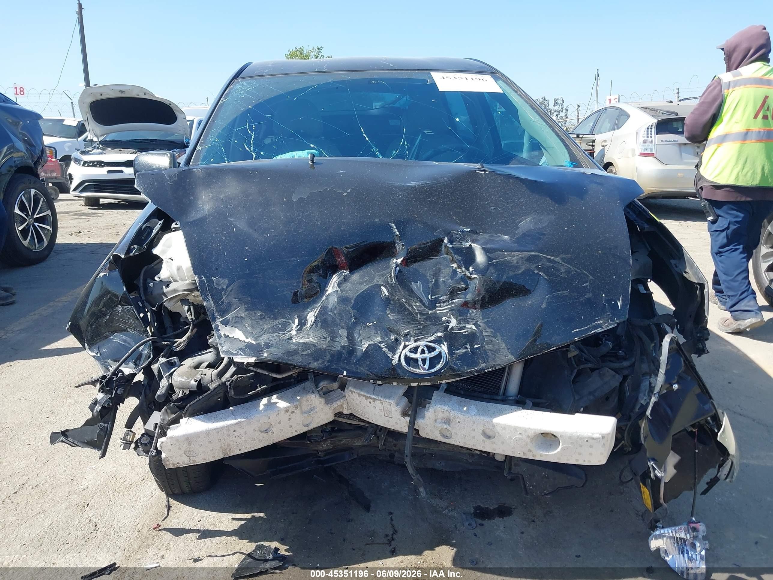 2004 Toyota Prius   Black vin: JTDKB20U640039764