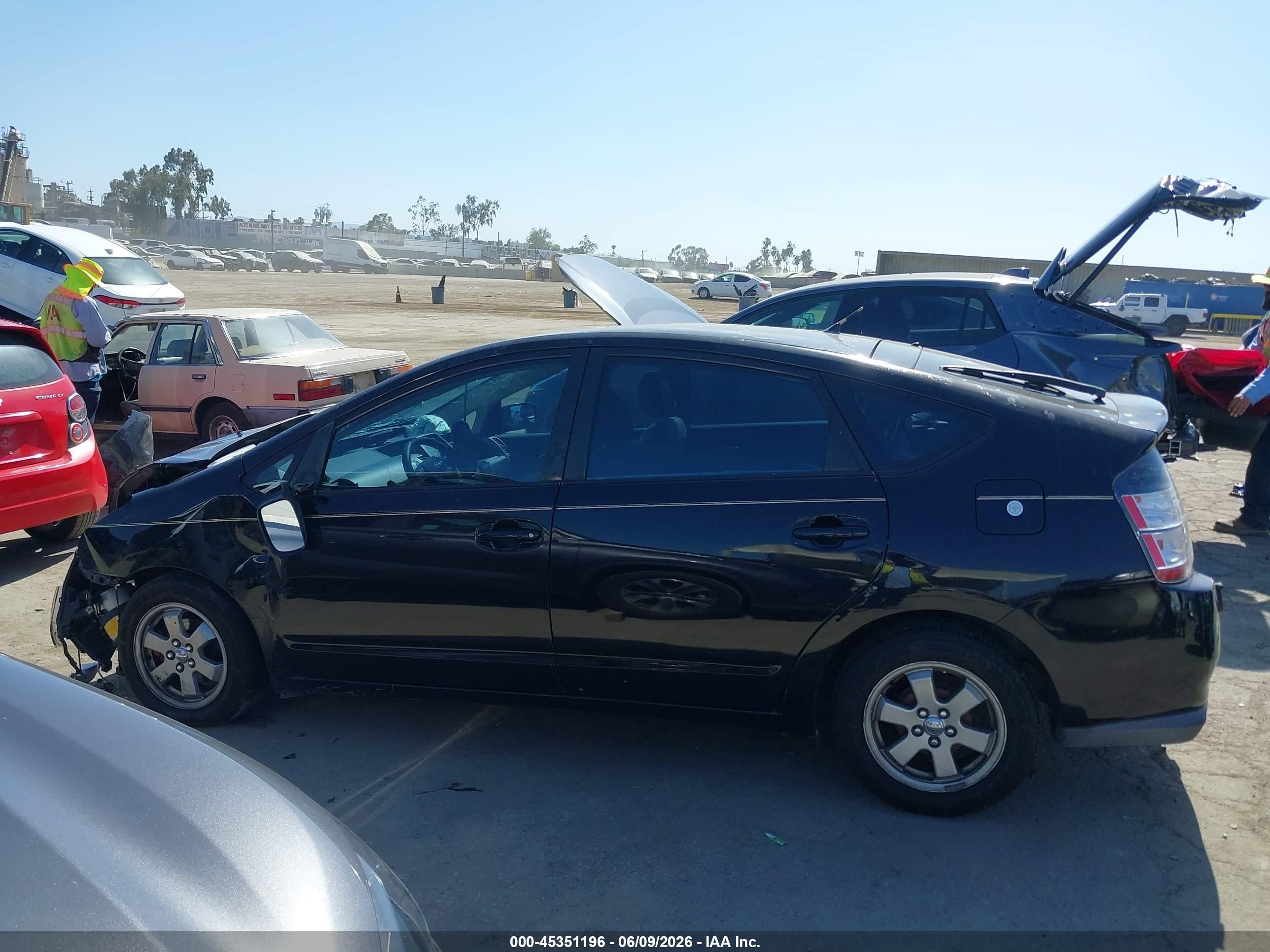 2004 Toyota Prius   Black vin: JTDKB20U640039764