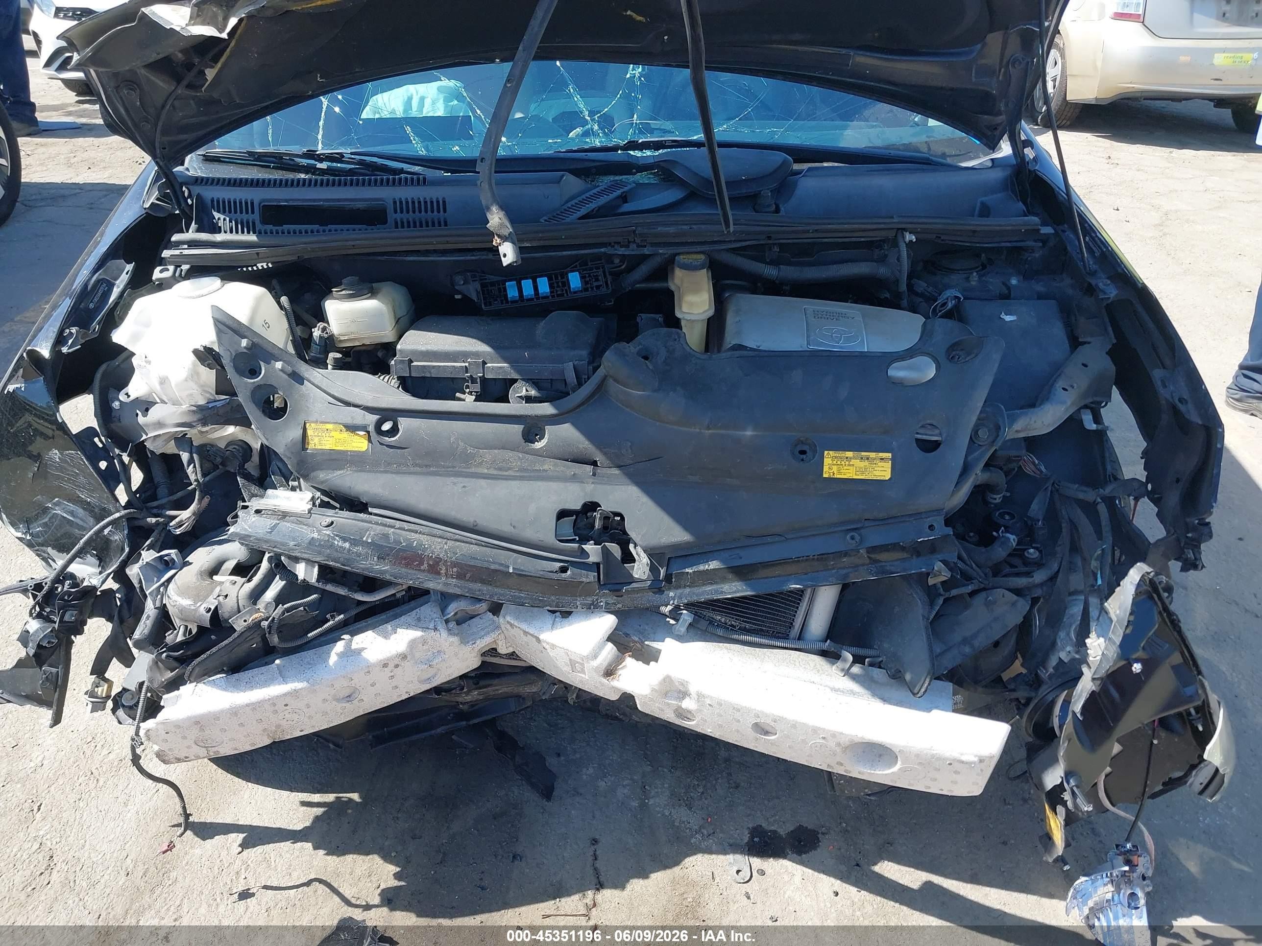2004 Toyota Prius   Black vin: JTDKB20U640039764