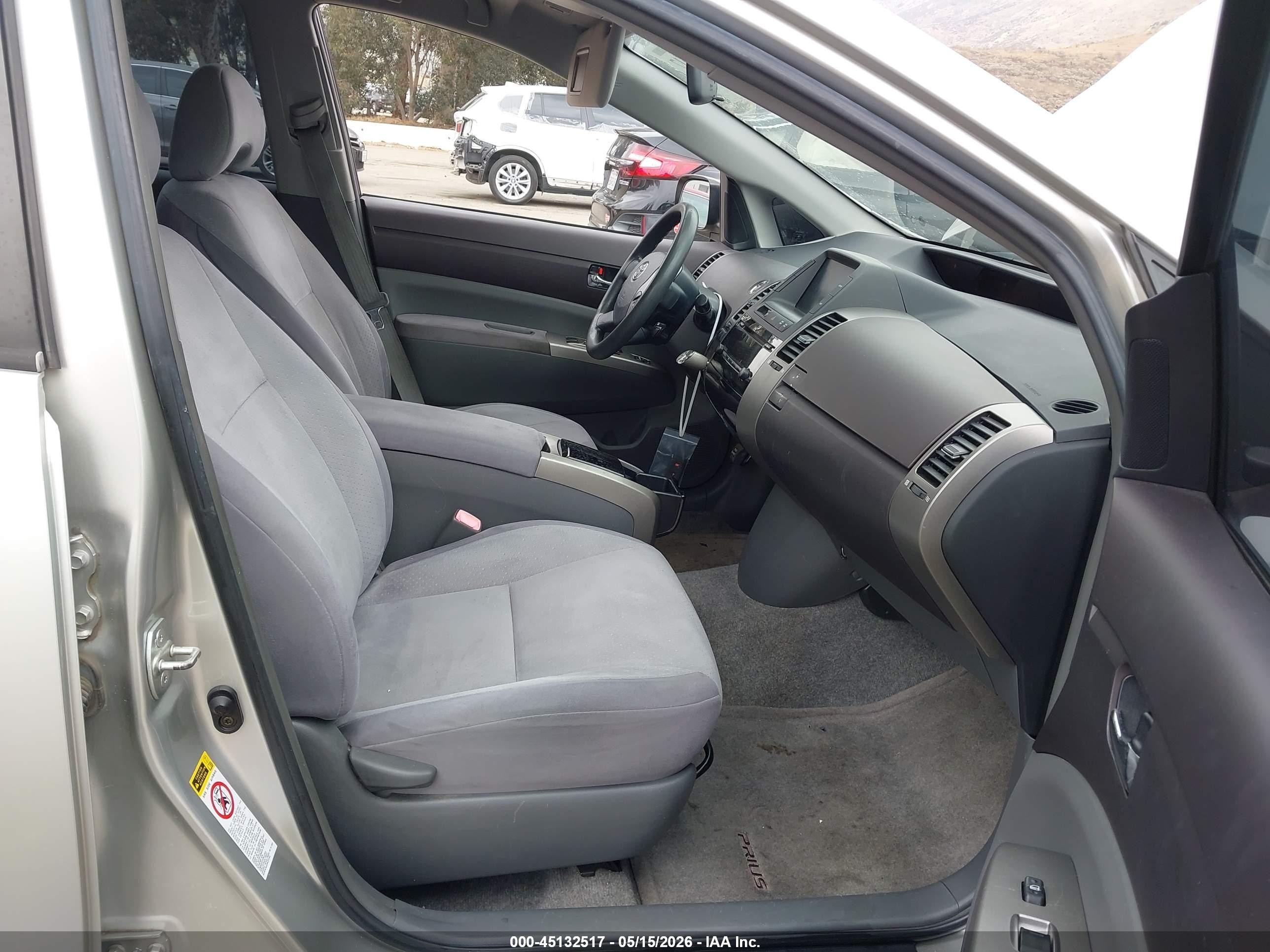 2004 Toyota Prius   Silver vin: JTDKB20U640080895