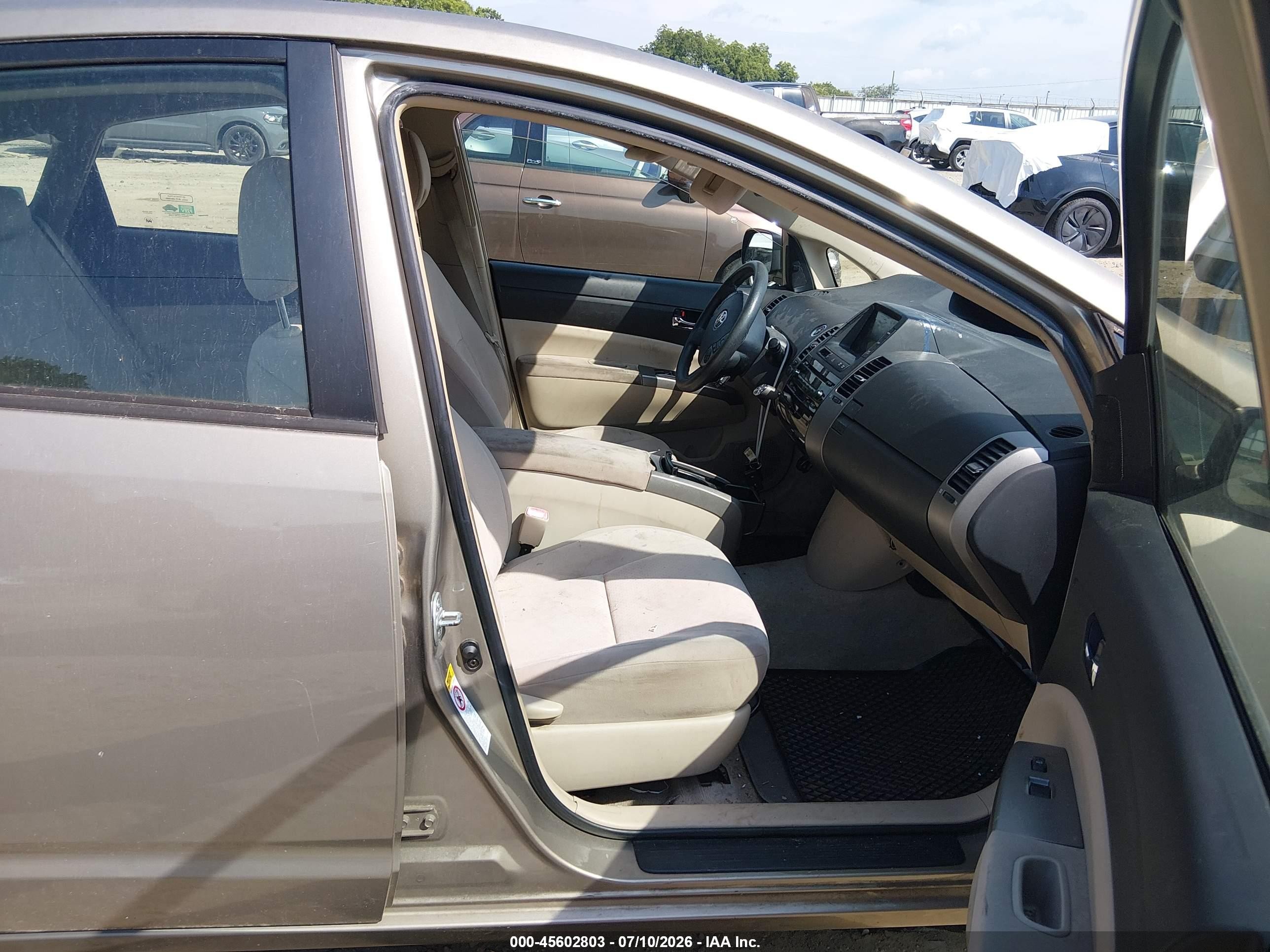 2004 Toyota Prius   Gold vin: JTDKB20U640087930