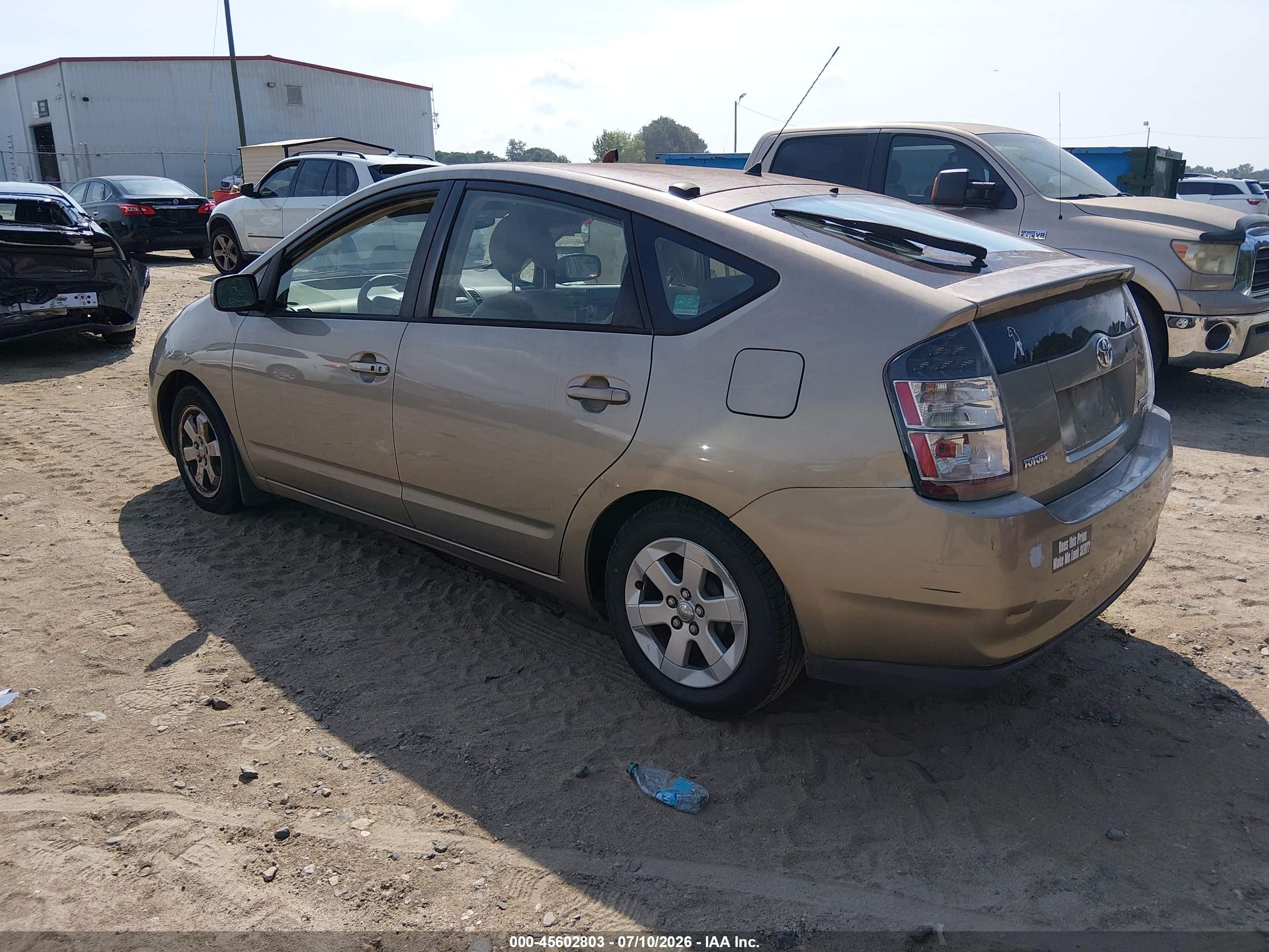 2004 Toyota Prius   Gold vin: JTDKB20U640087930