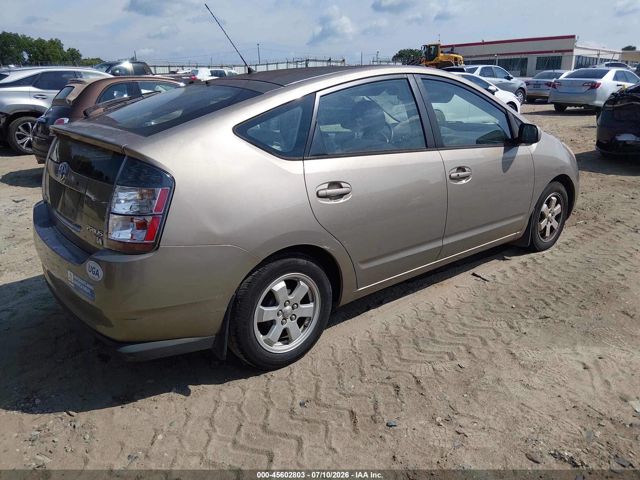 2004 Toyota Prius   Gold vin: JTDKB20U640087930