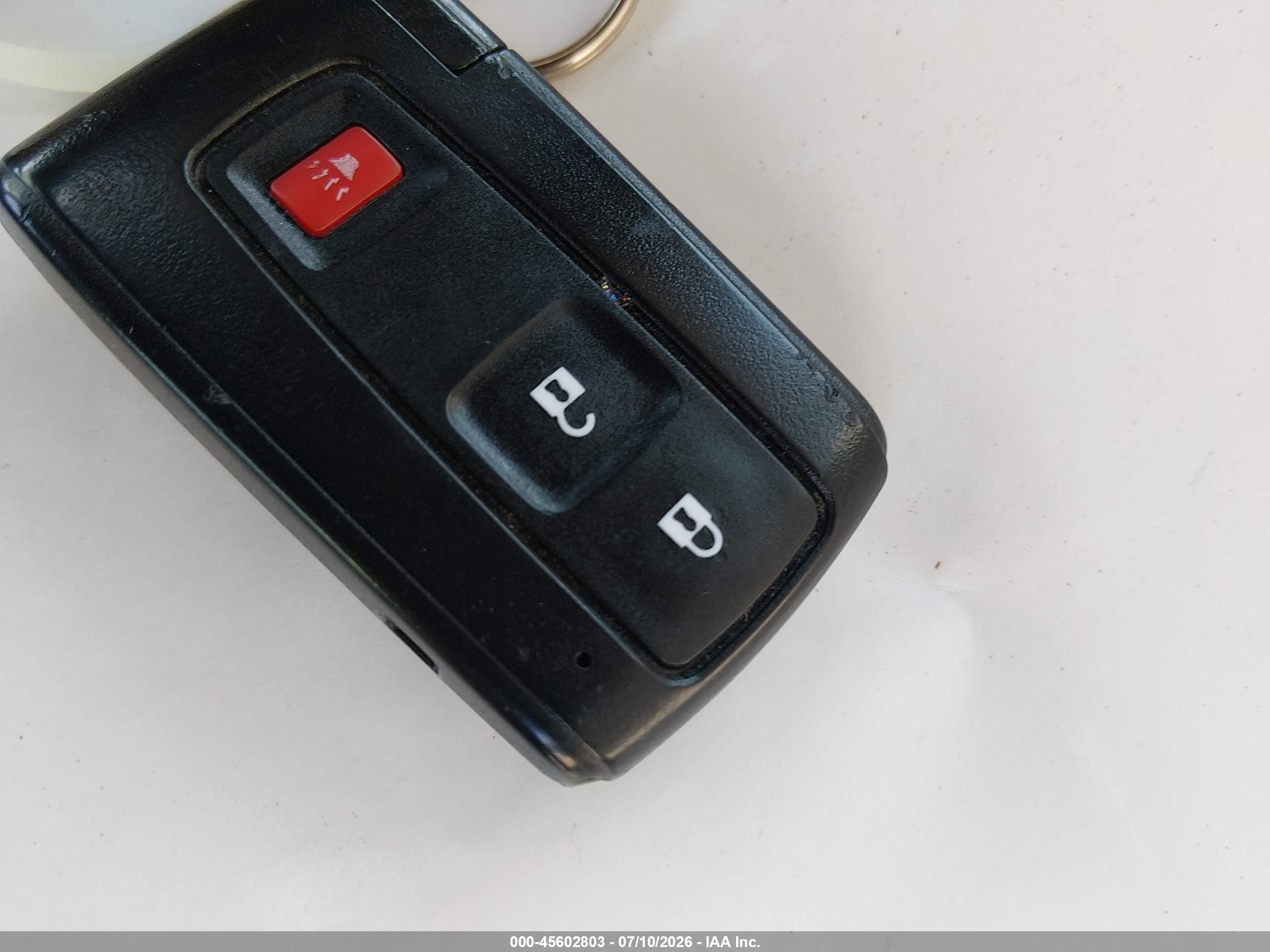 2004 Toyota Prius   Gold vin: JTDKB20U640087930