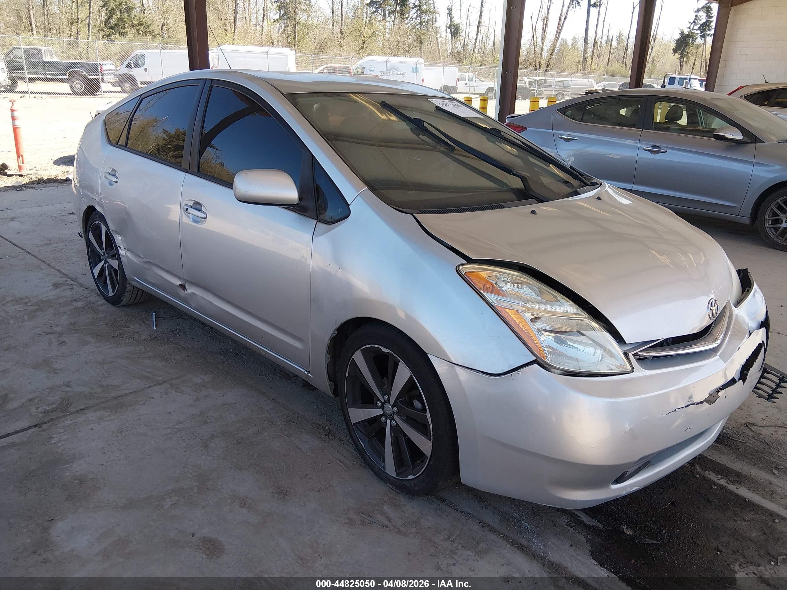2004 Toyota Prius   Silver vin: JTDKB20U640103883