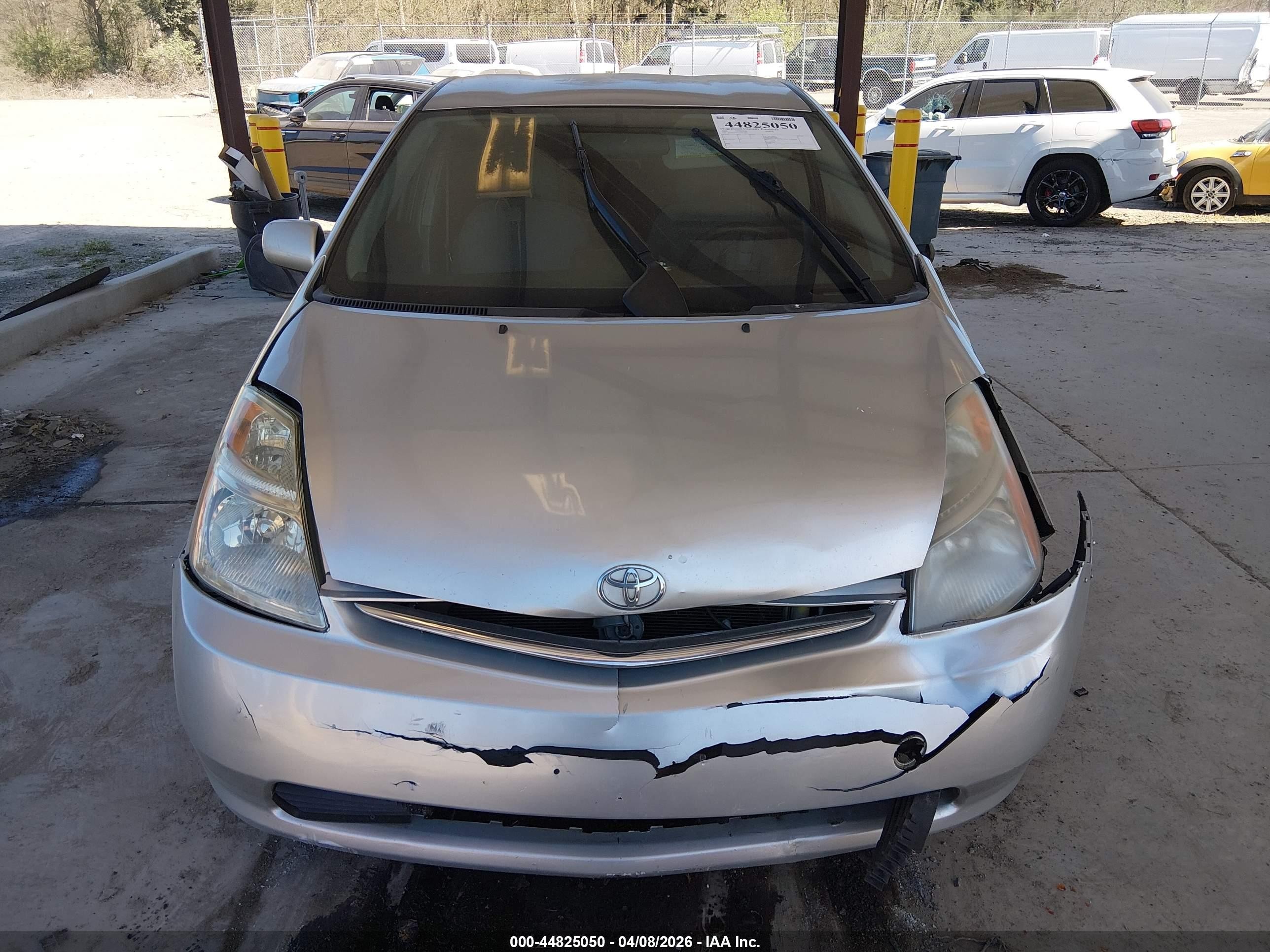 2004 Toyota Prius   Silver vin: JTDKB20U640103883