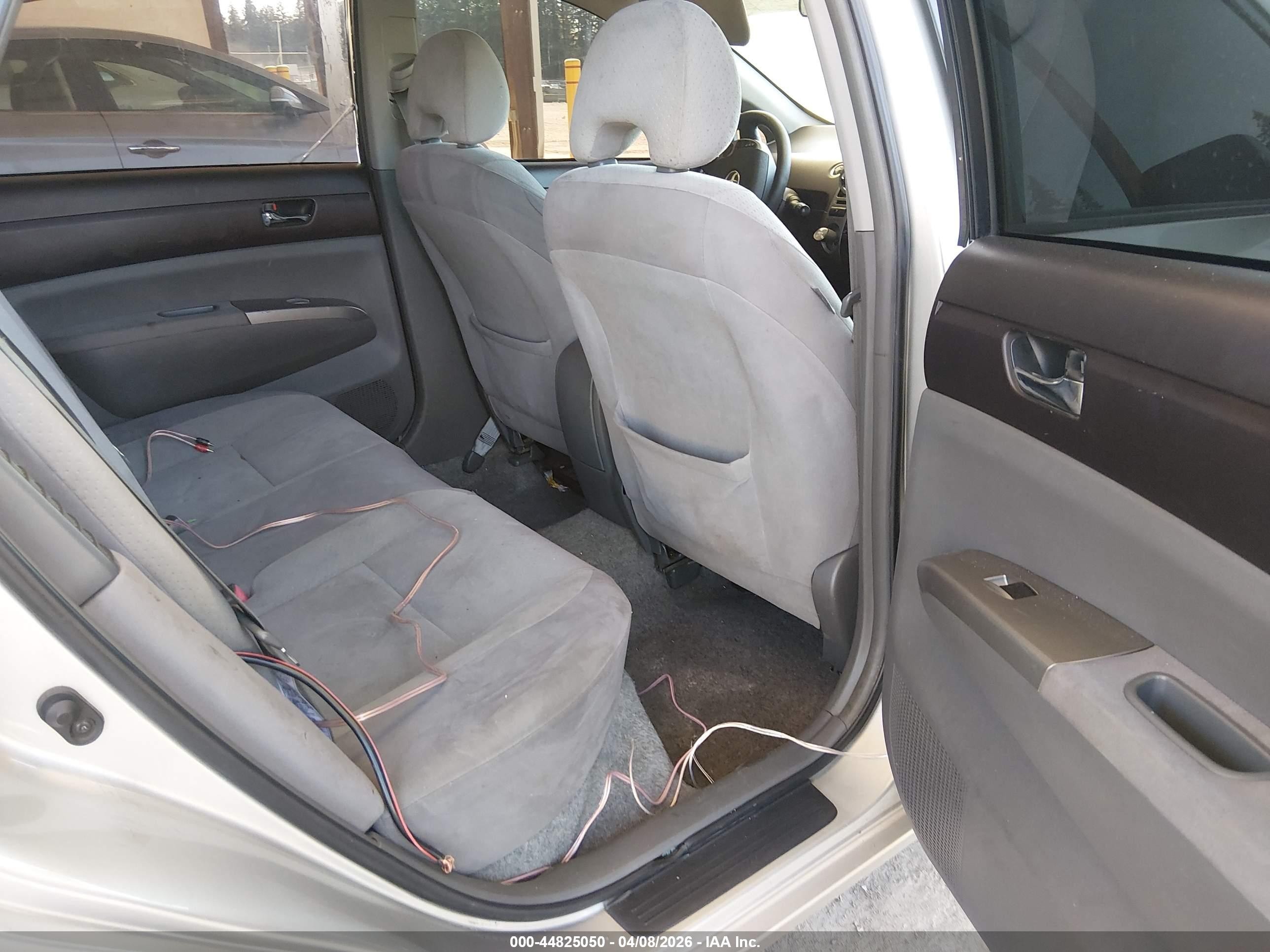 2004 Toyota Prius   Silver vin: JTDKB20U640103883