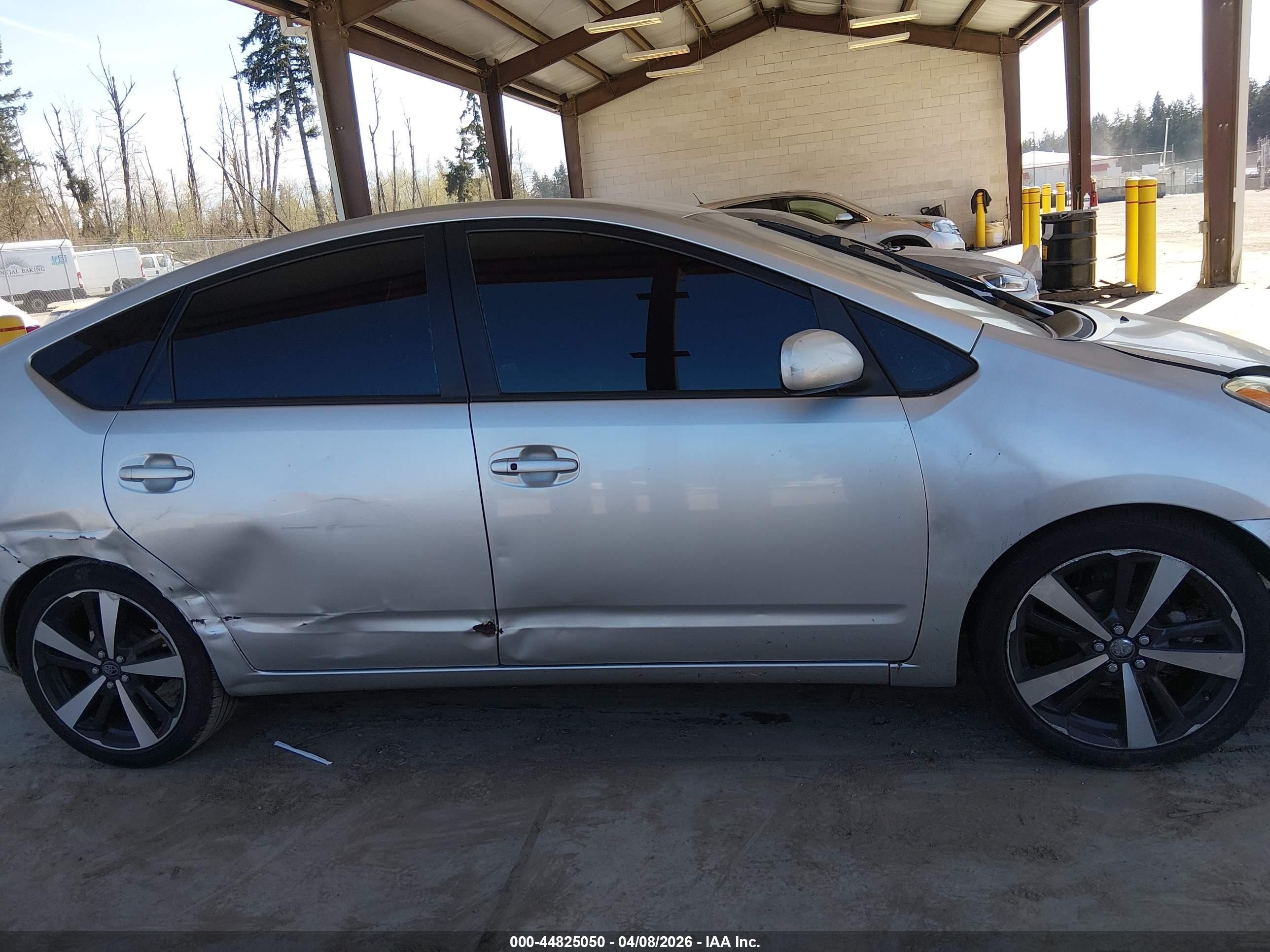 2004 Toyota Prius   Silver vin: JTDKB20U640103883