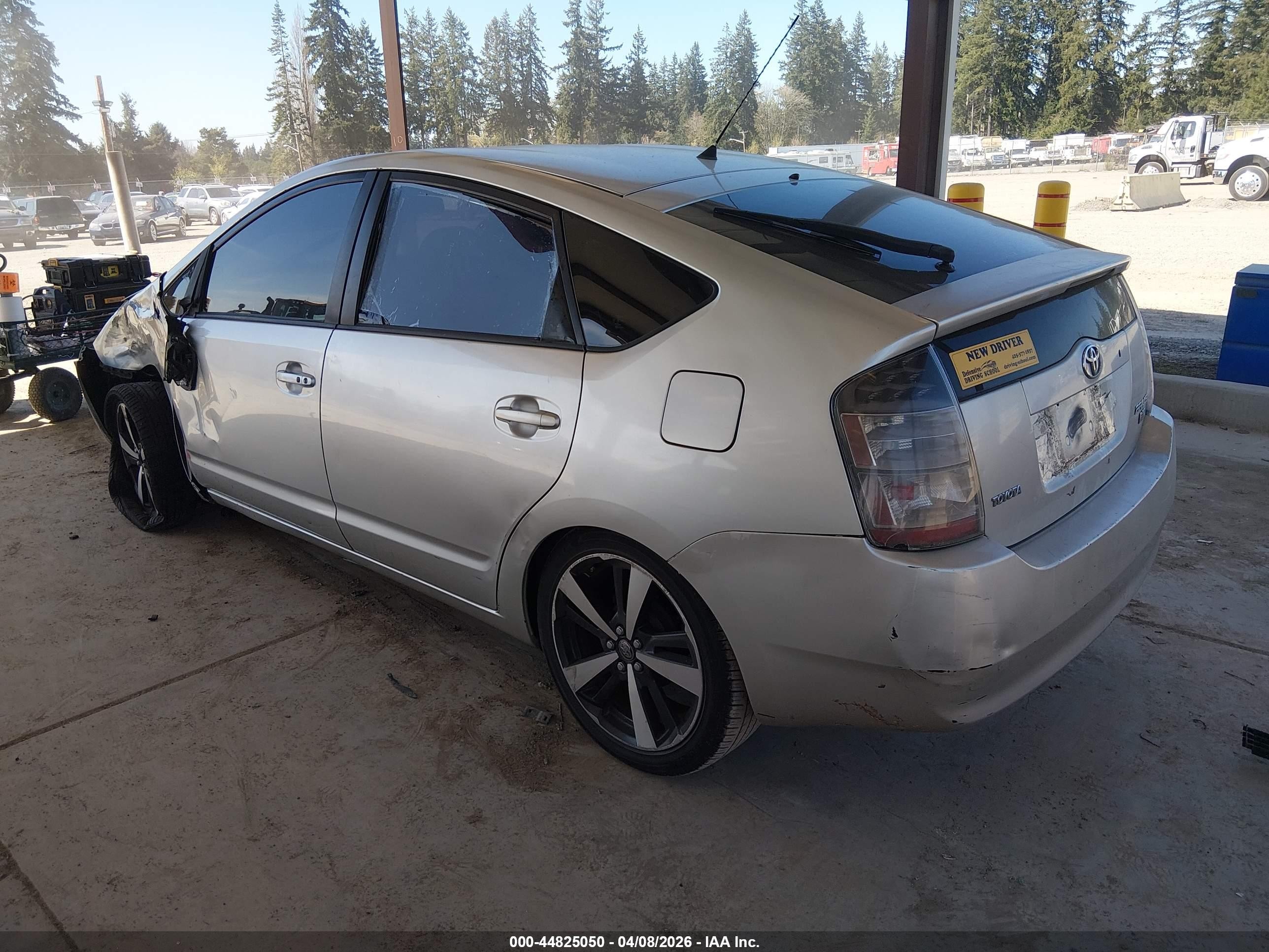 2004 Toyota Prius   Silver vin: JTDKB20U640103883