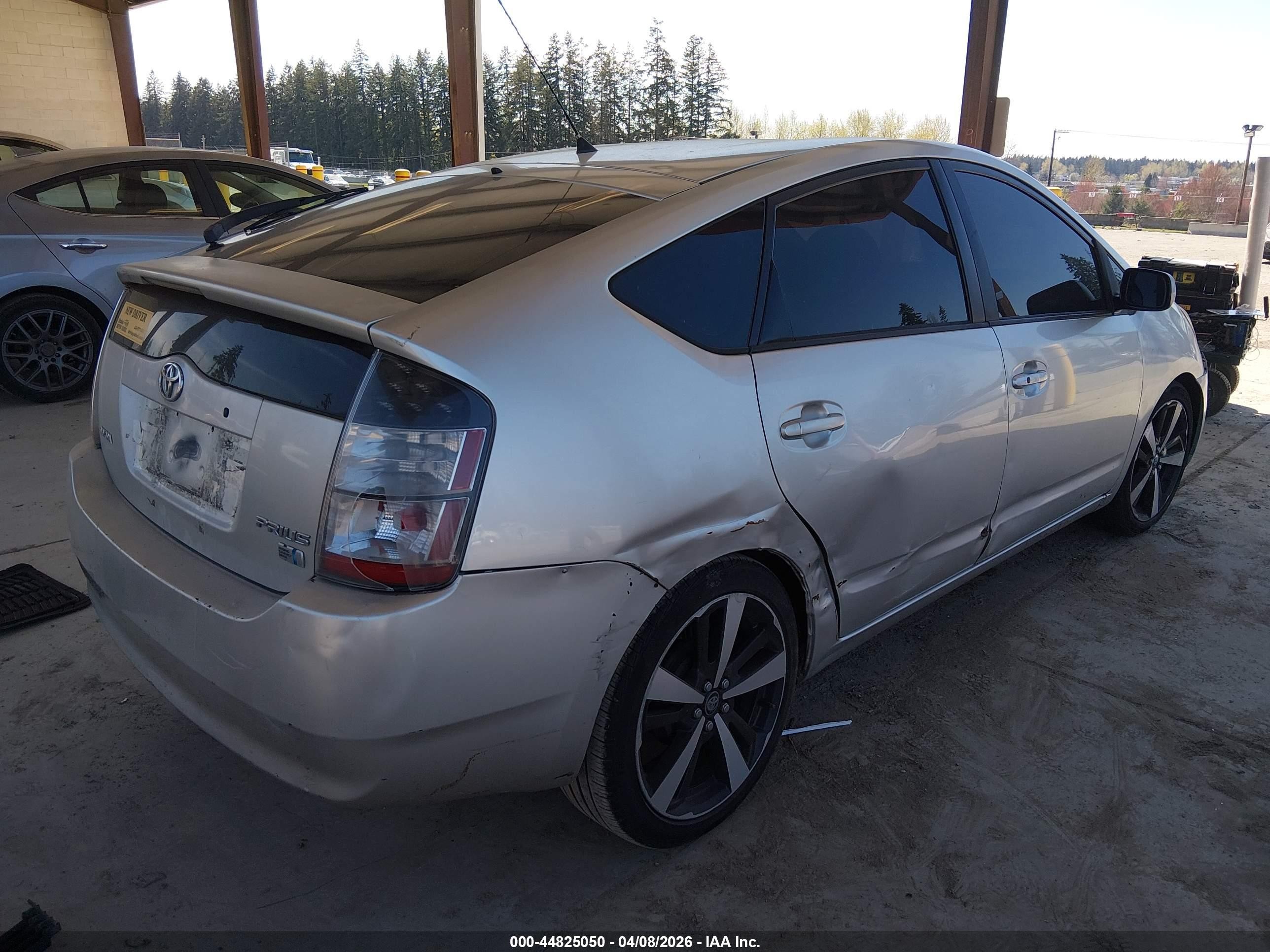2004 Toyota Prius   Silver vin: JTDKB20U640103883