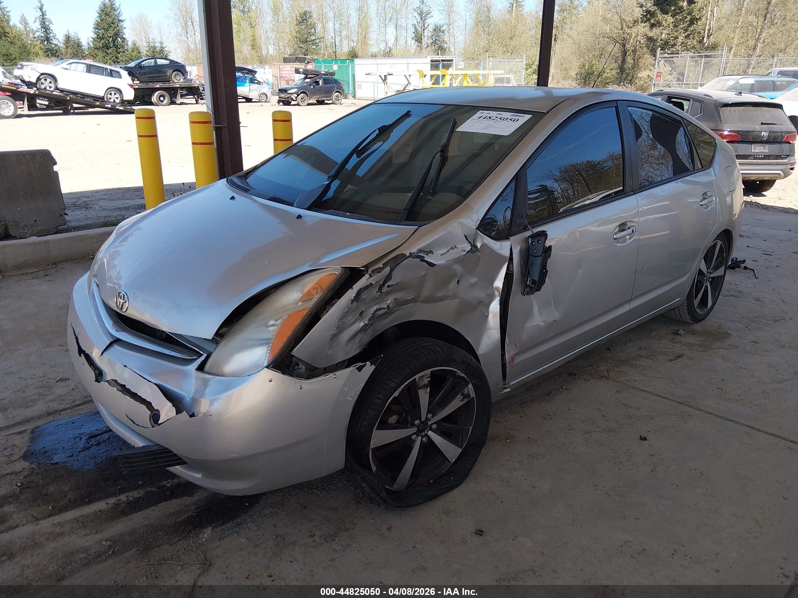2004 Toyota Prius   Silver vin: JTDKB20U640103883