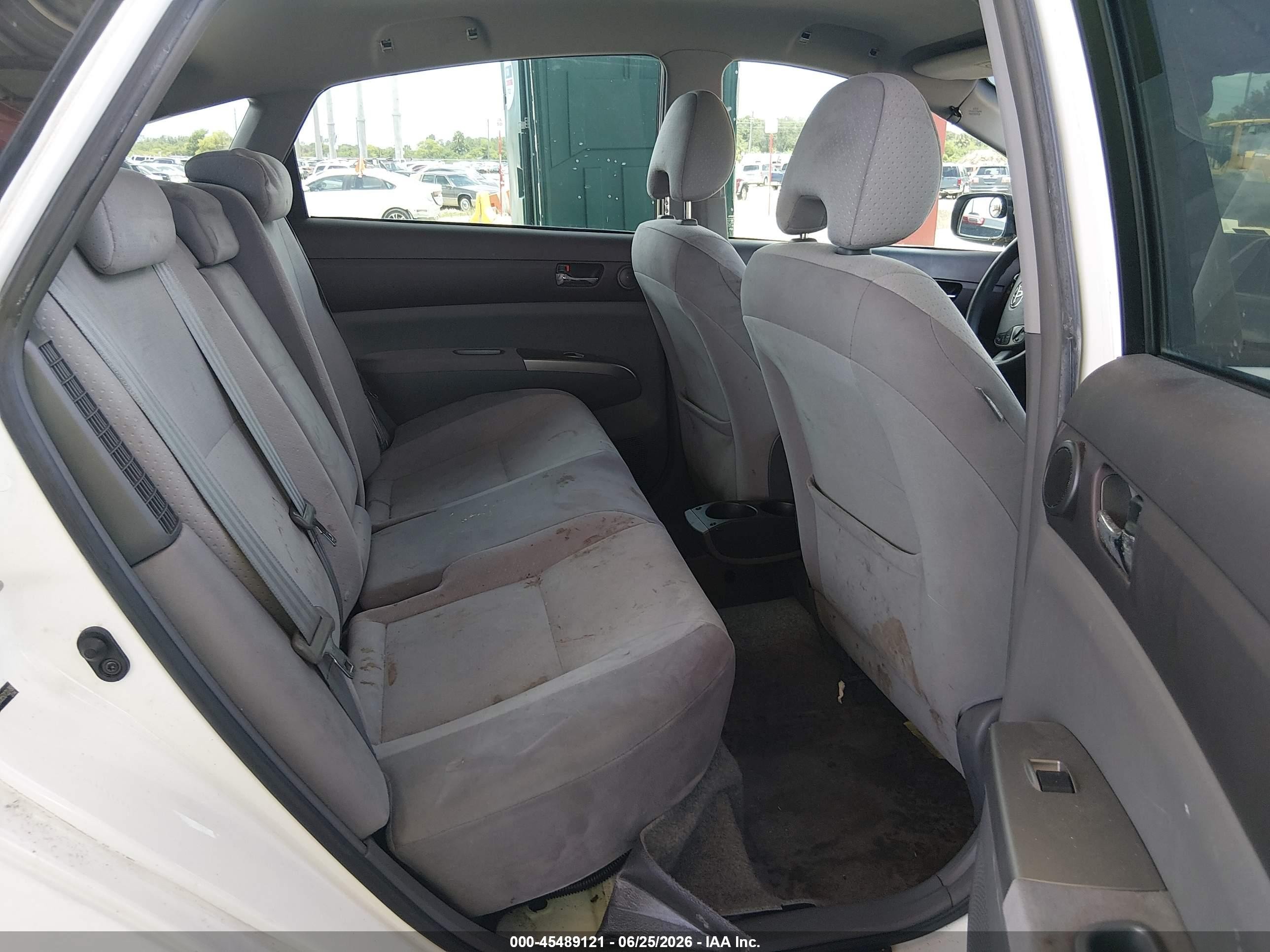 2005 Toyota Prius   White vin: JTDKB20U650122788