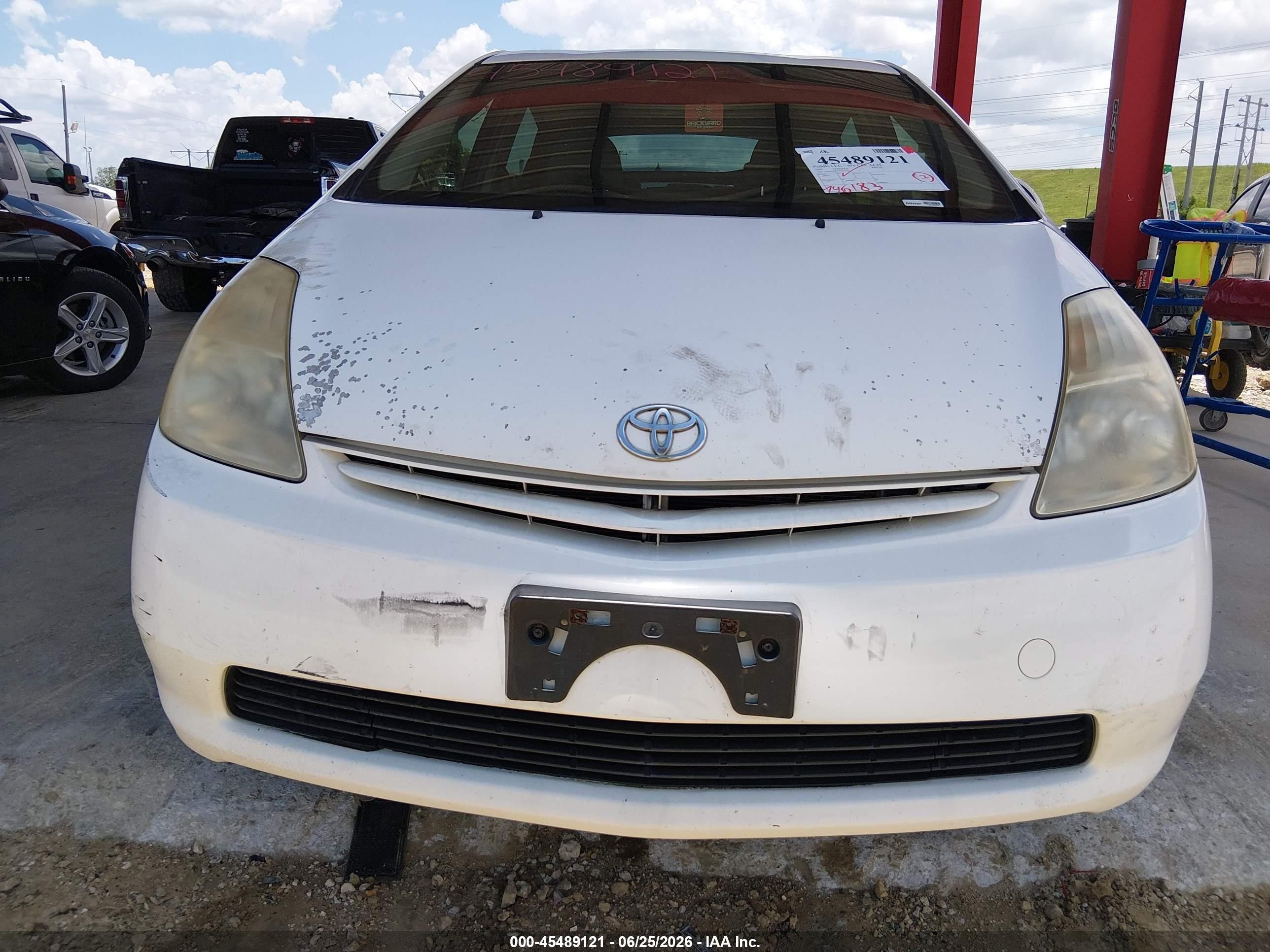 2005 Toyota Prius   White vin: JTDKB20U650122788