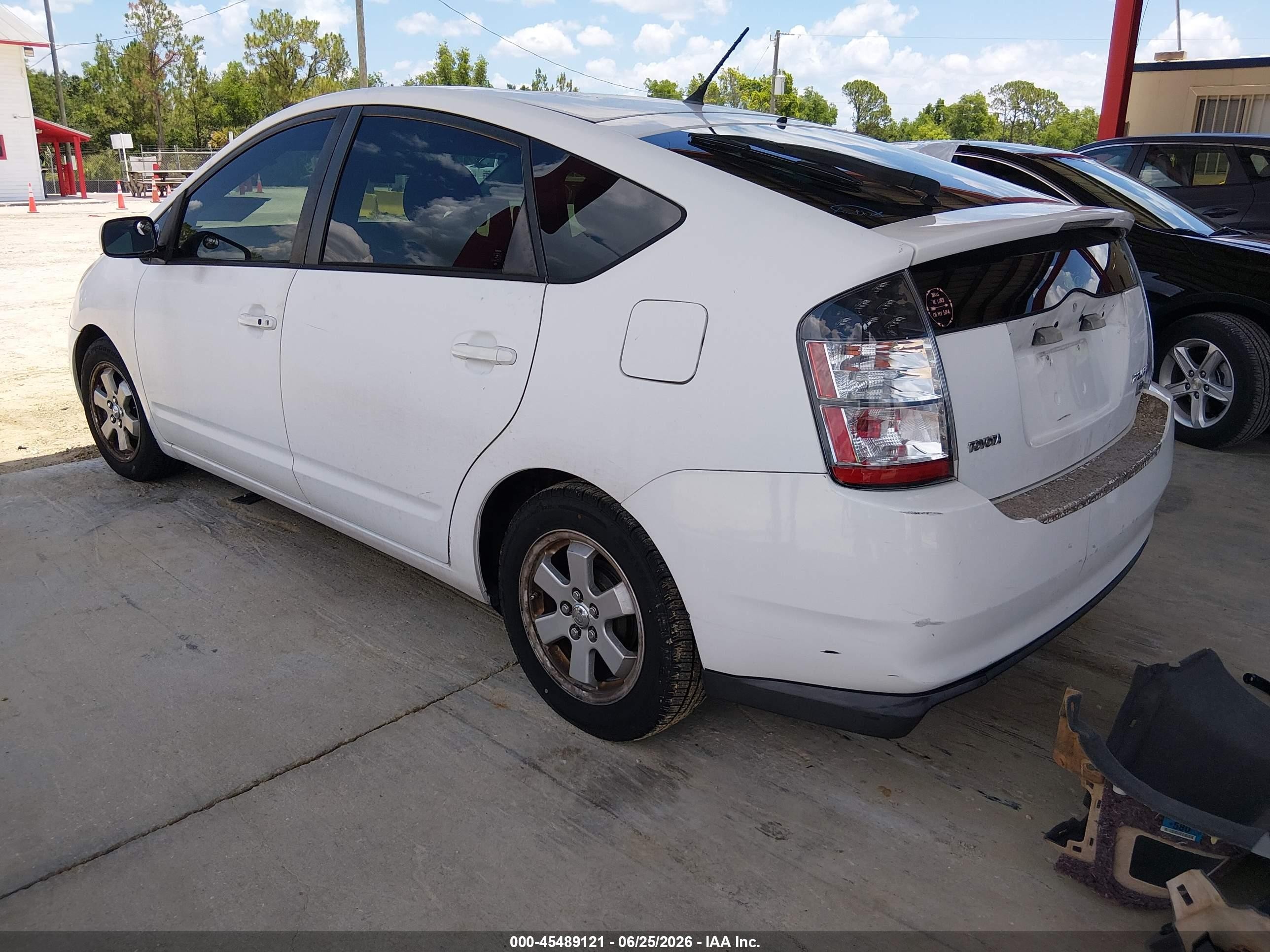 2005 Toyota Prius   White vin: JTDKB20U650122788