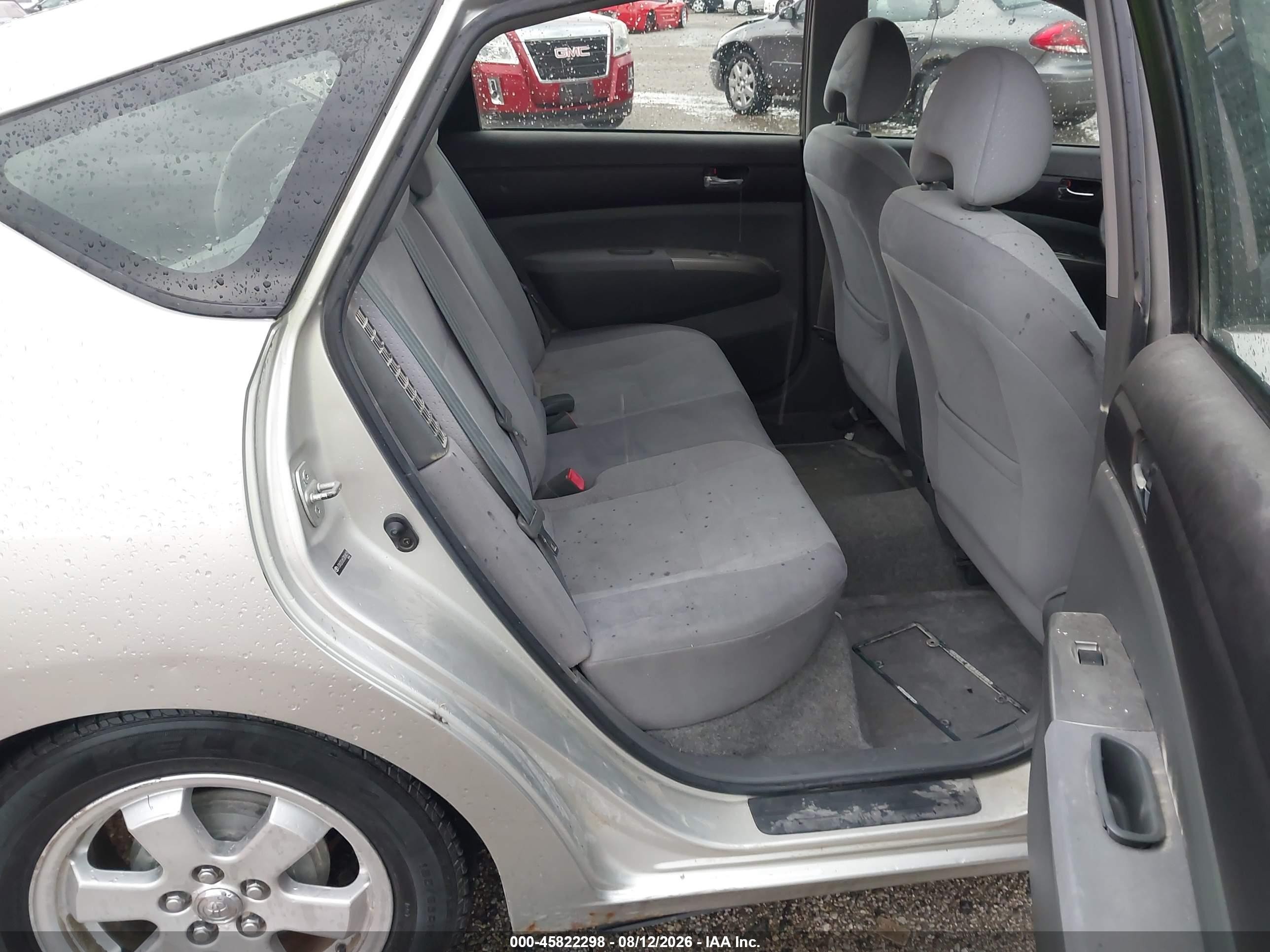 2005 Toyota Prius   Silver vin: JTDKB20U653004075
