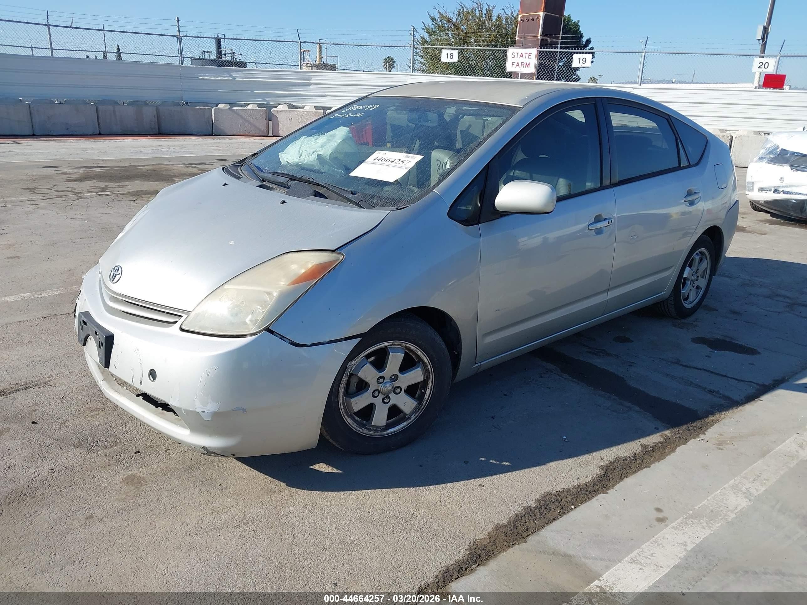 2005 Toyota Prius   Gray vin: JTDKB20U653019370