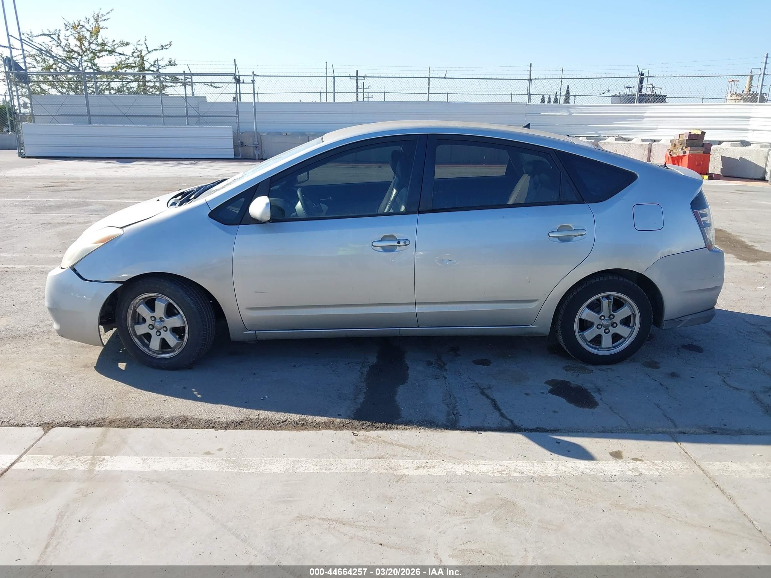 2005 Toyota Prius   Gray vin: JTDKB20U653019370