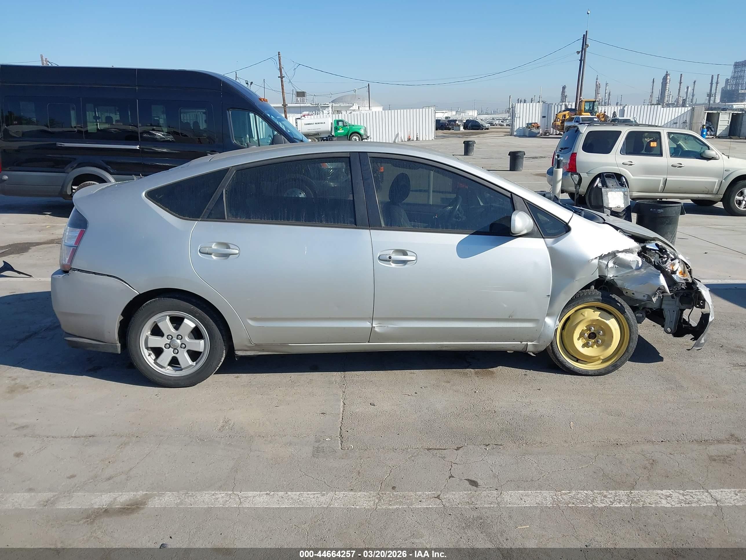 2005 Toyota Prius   Gray vin: JTDKB20U653019370
