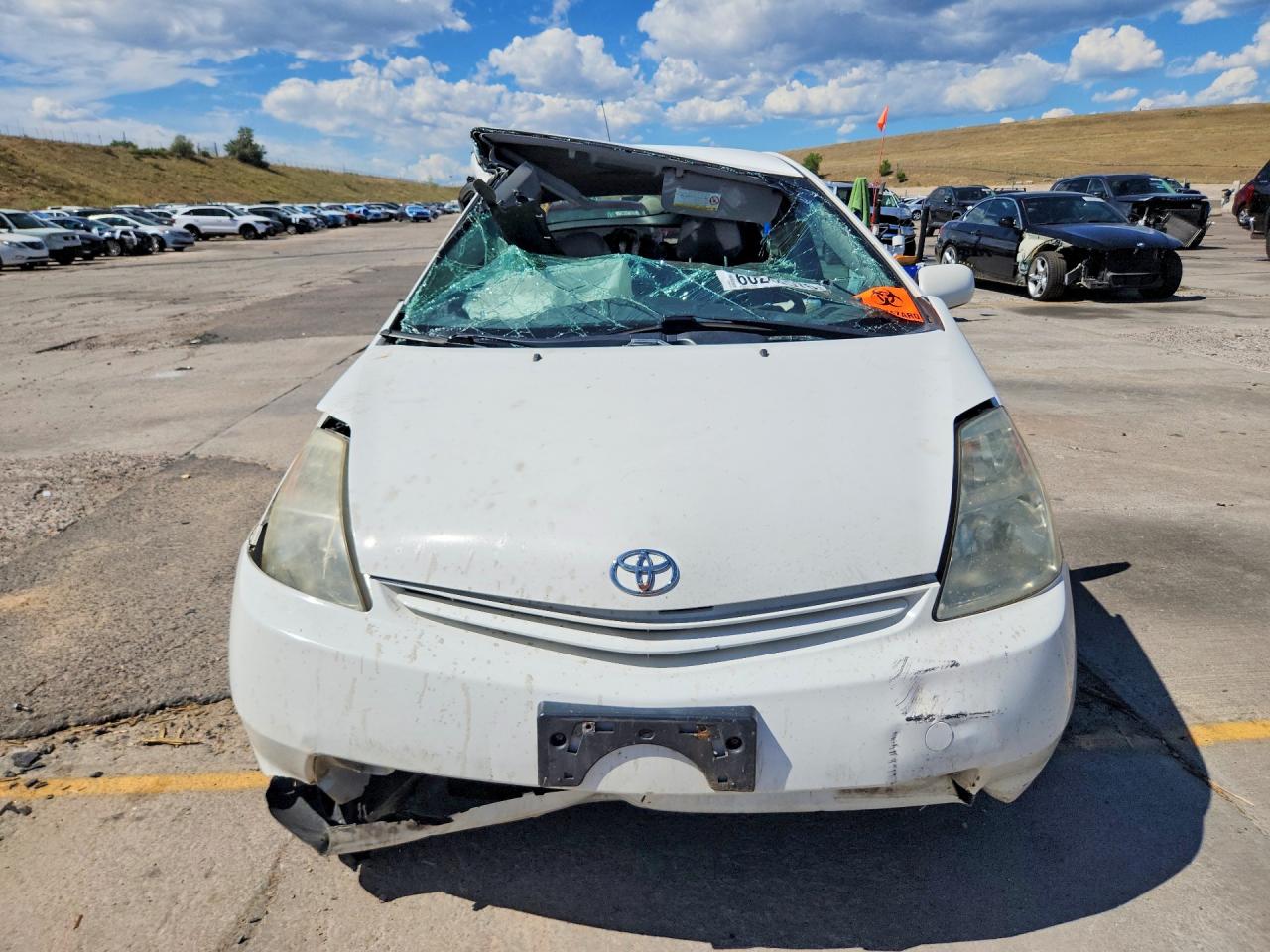 2005 Toyota Prius Base White vin: JTDKB20U653020096