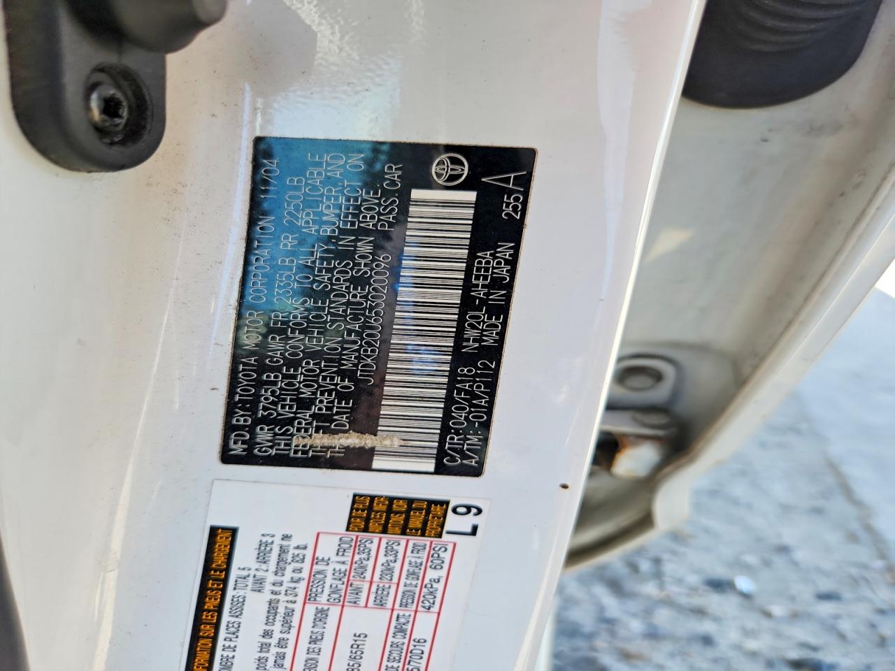 2005 Toyota Prius Base White vin: JTDKB20U653020096