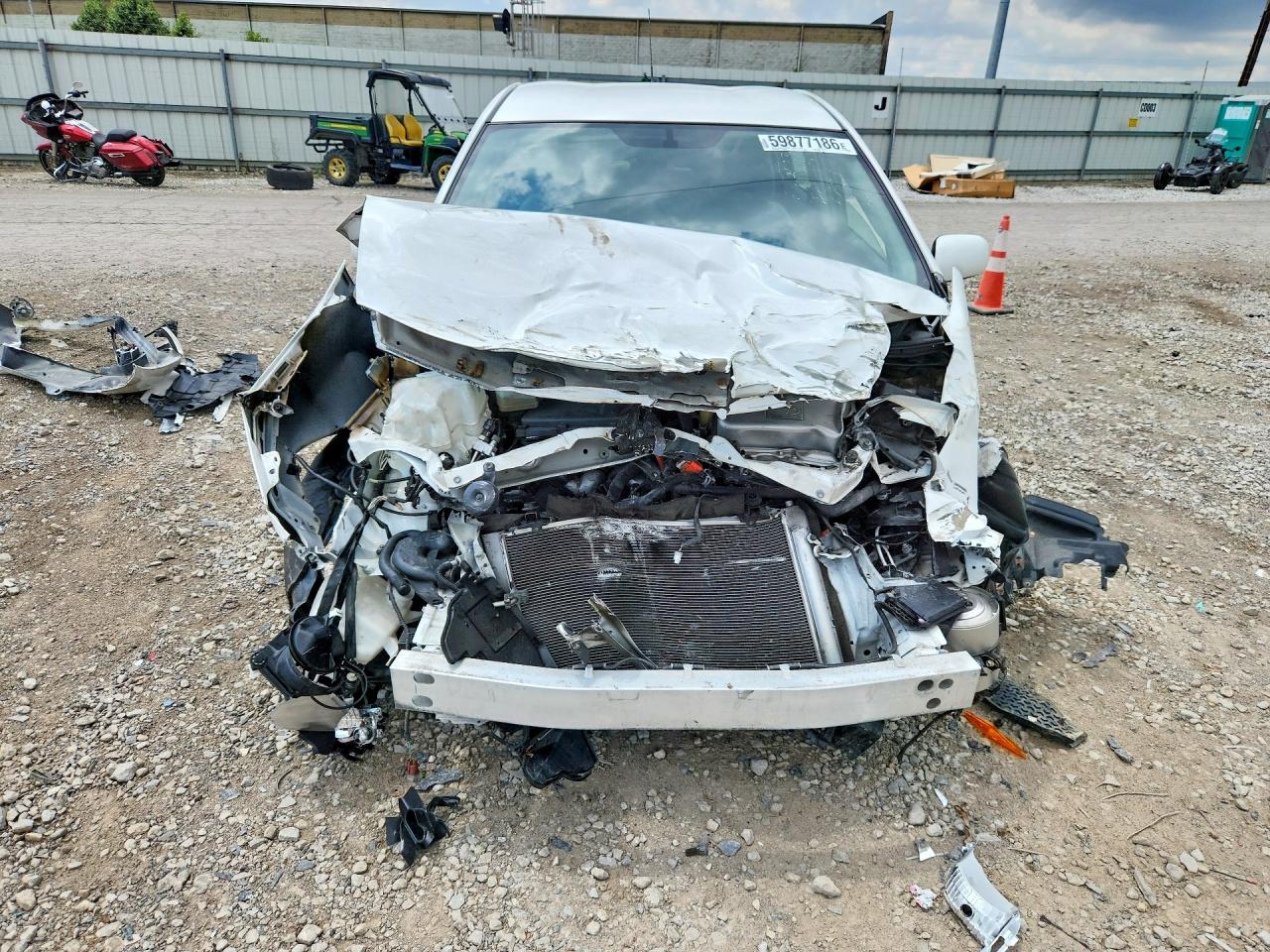 2005 Toyota Prius Base White vin: JTDKB20U653029445