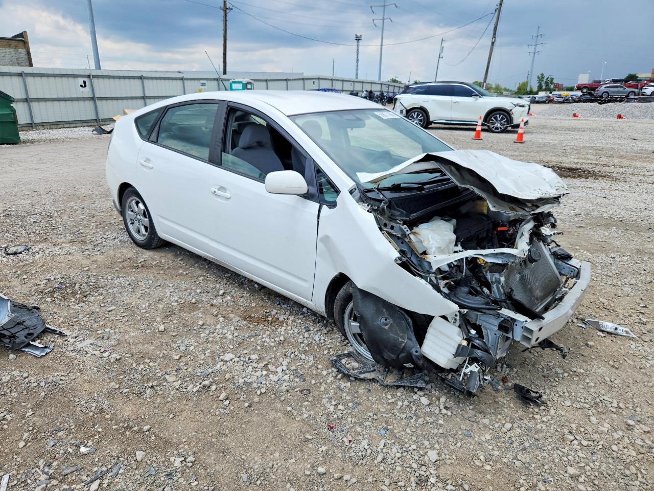 2005 Toyota Prius Base White vin: JTDKB20U653029445