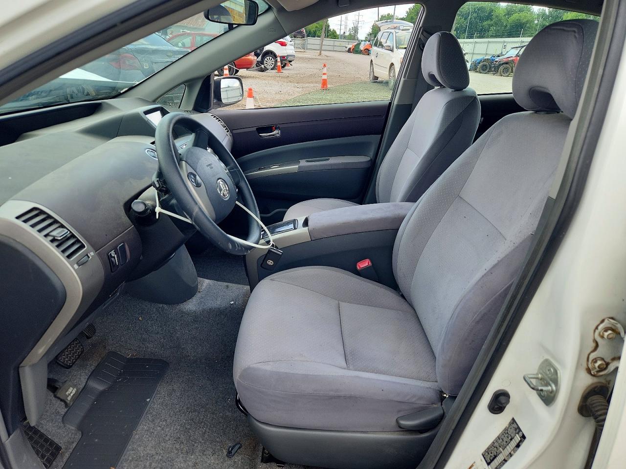 2005 Toyota Prius Base White vin: JTDKB20U653029445