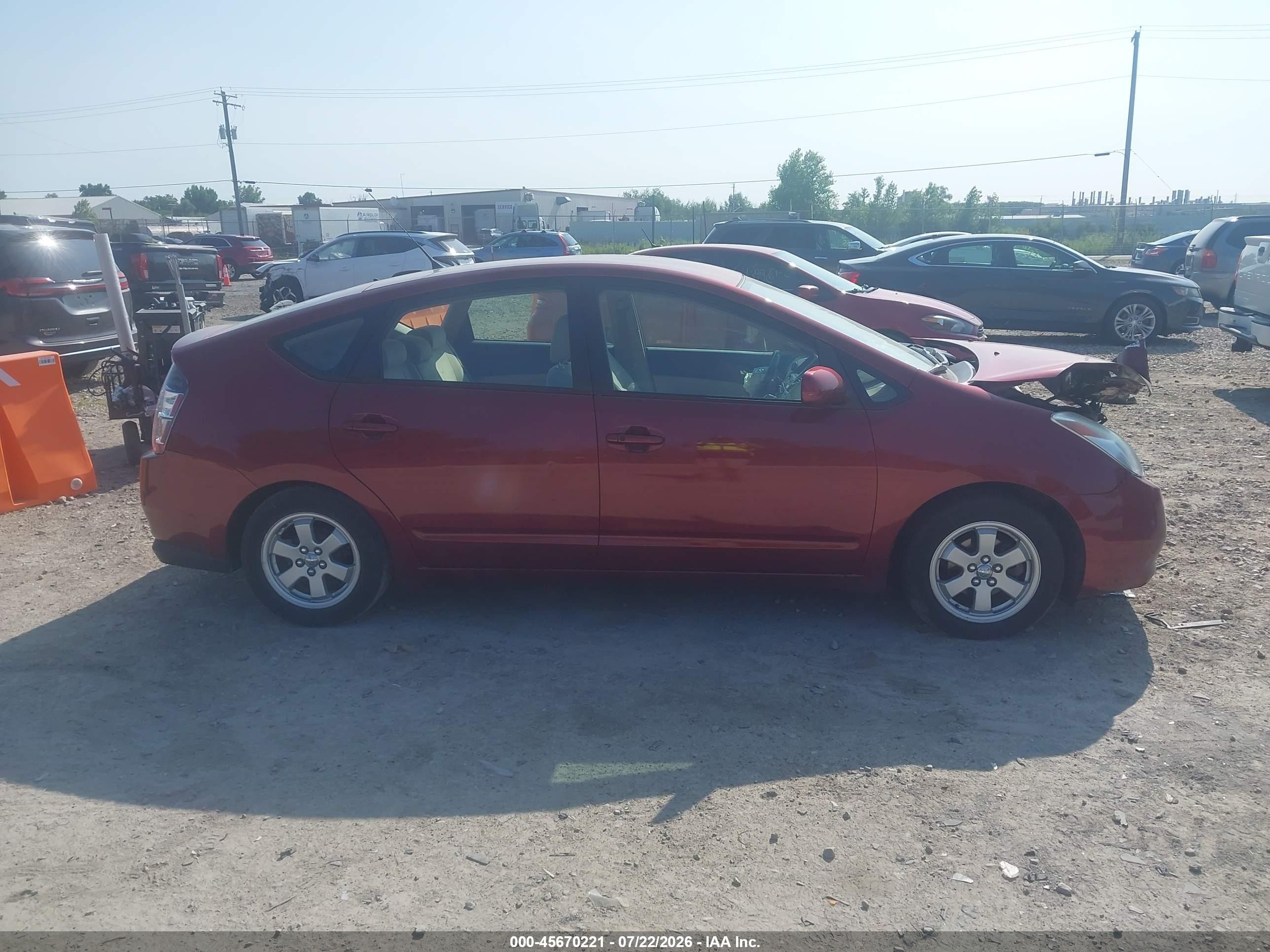 2005 Toyota Prius   Red vin: JTDKB20U653033236