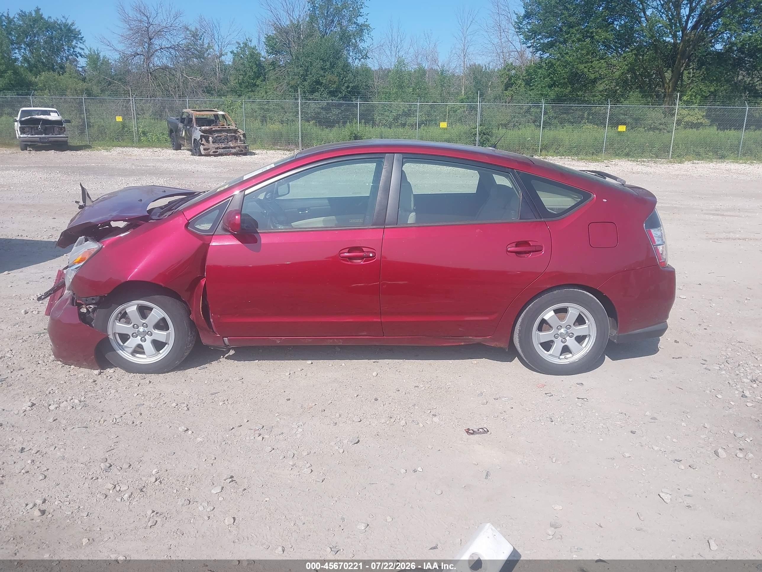 2005 Toyota Prius   Red vin: JTDKB20U653033236