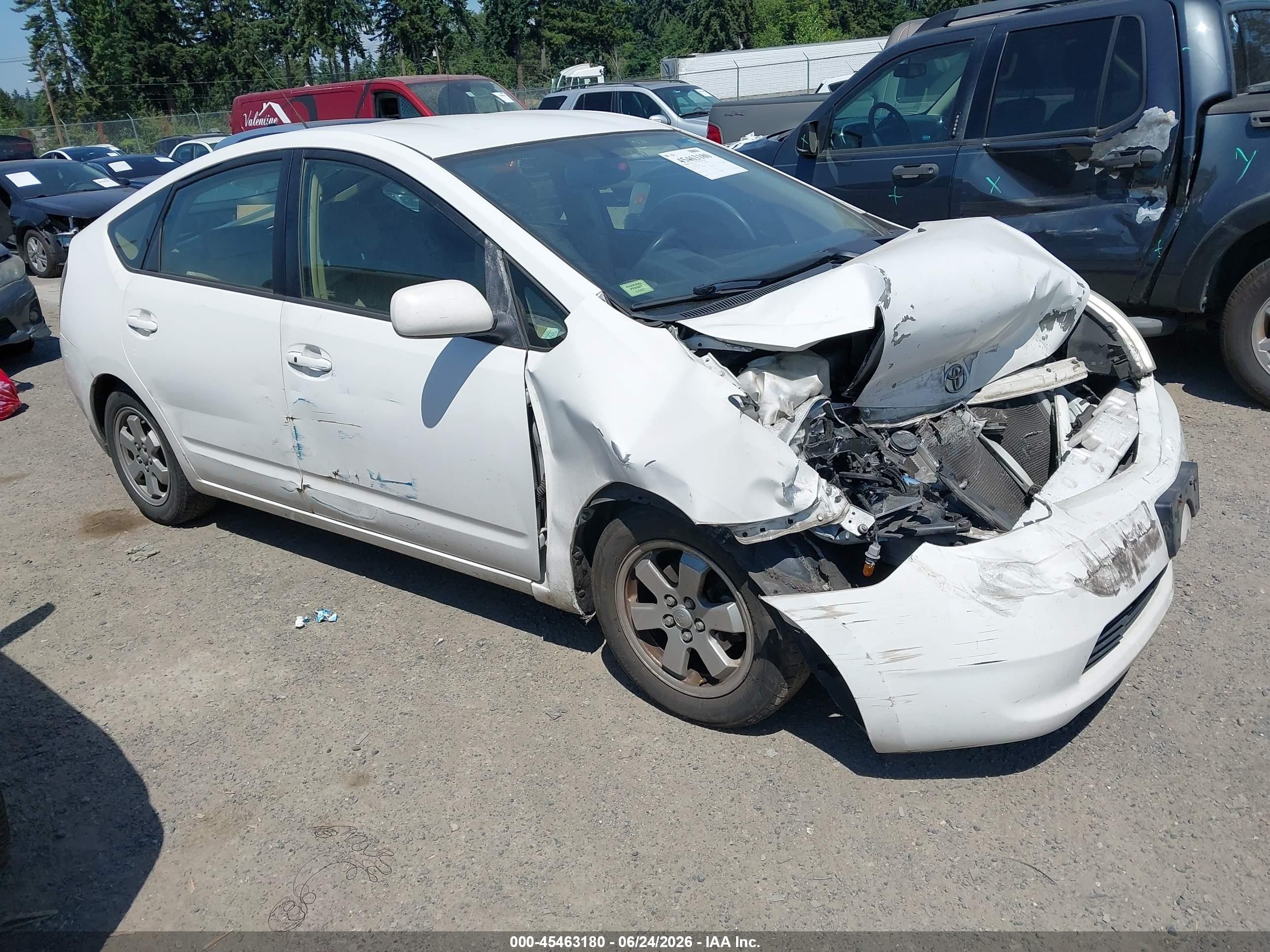 2005 Toyota Prius   White vin: JTDKB20U653052983