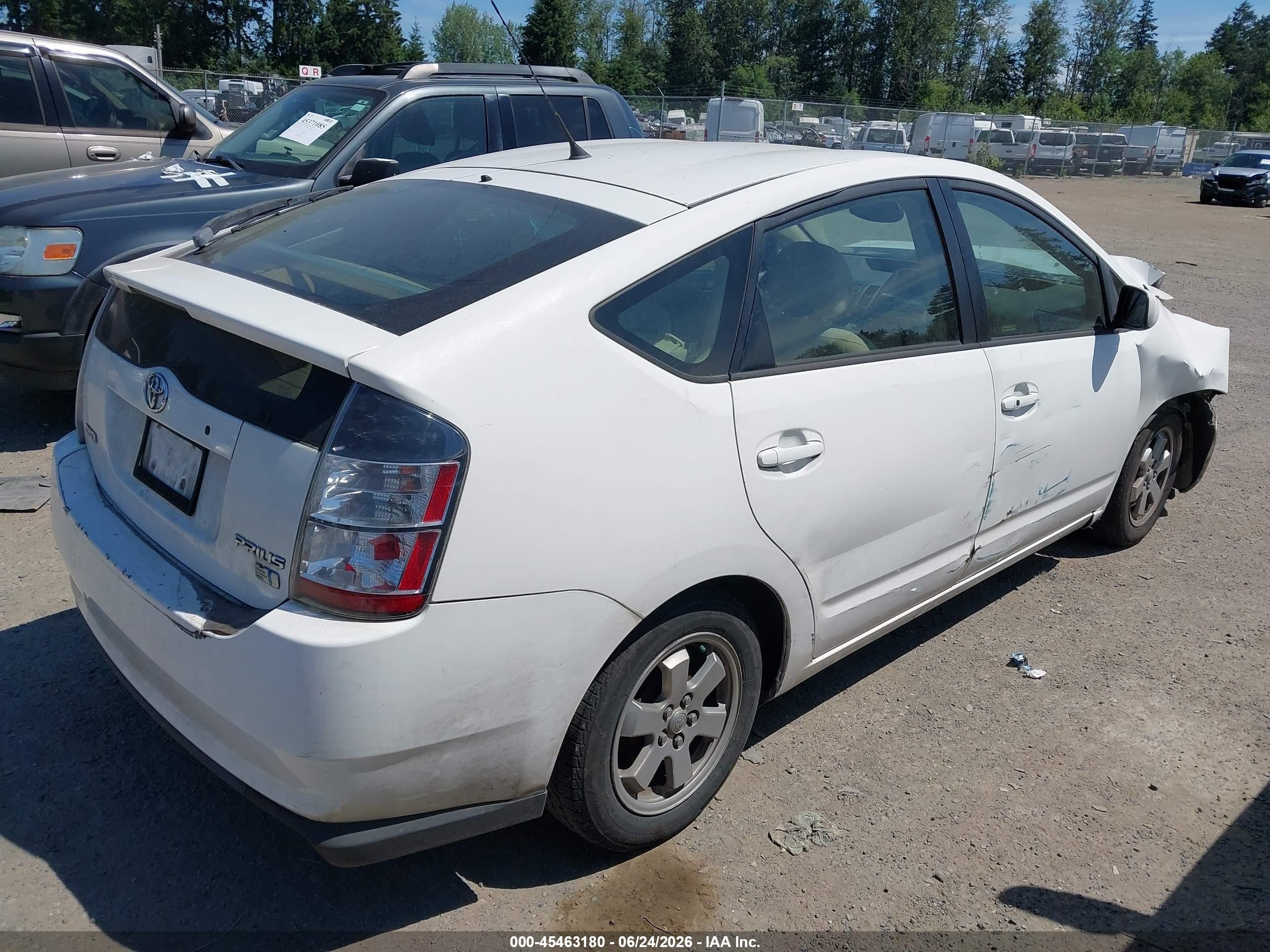 2005 Toyota Prius   White vin: JTDKB20U653052983