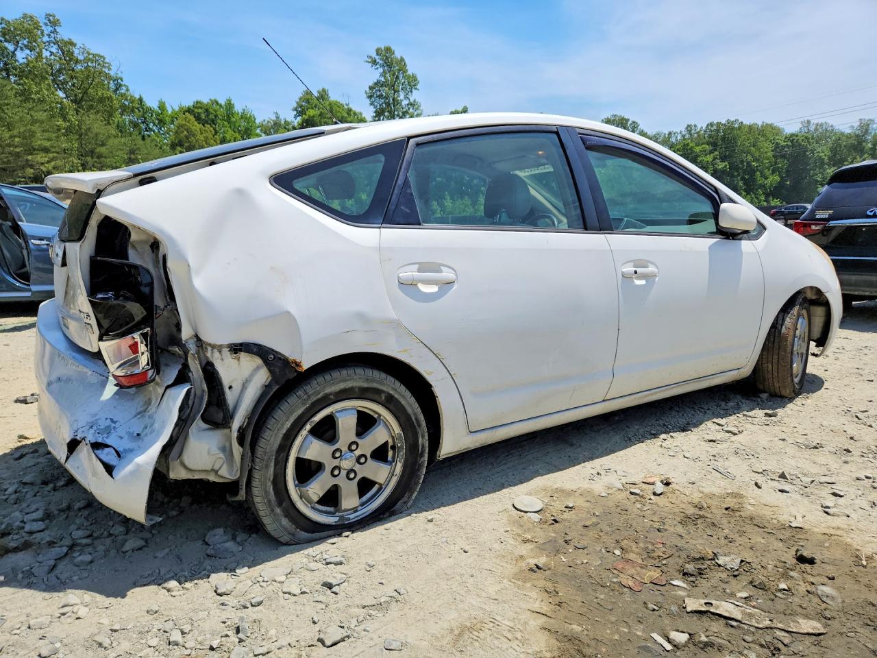 2005 Toyota Prius Base White vin: JTDKB20U653061800
