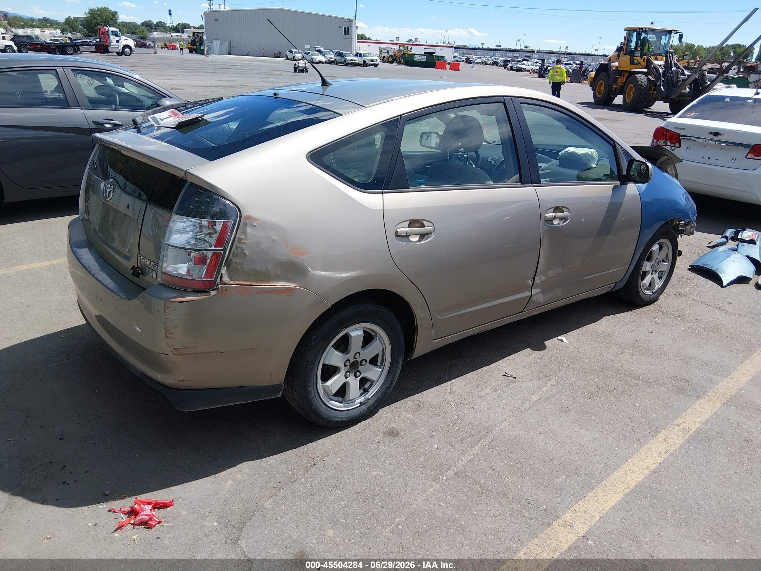 2005 Toyota Prius   Beige vin: JTDKB20U653070108