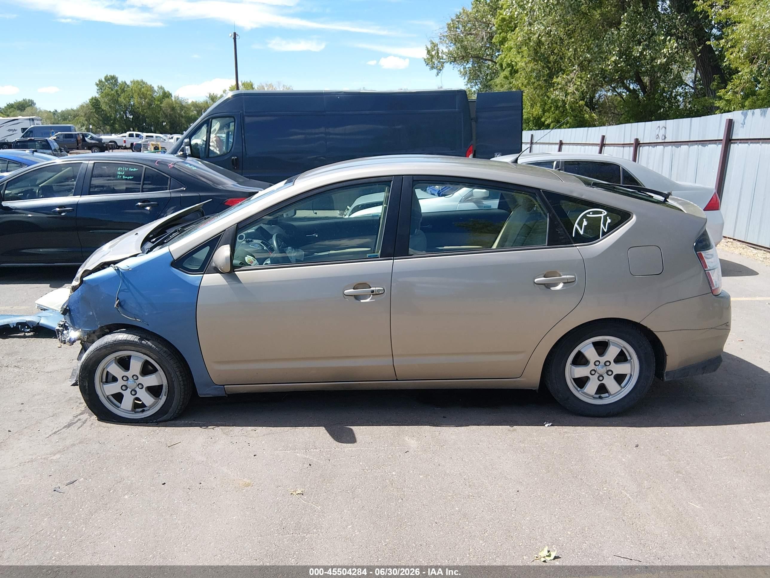 2005 Toyota Prius   Beige vin: JTDKB20U653070108