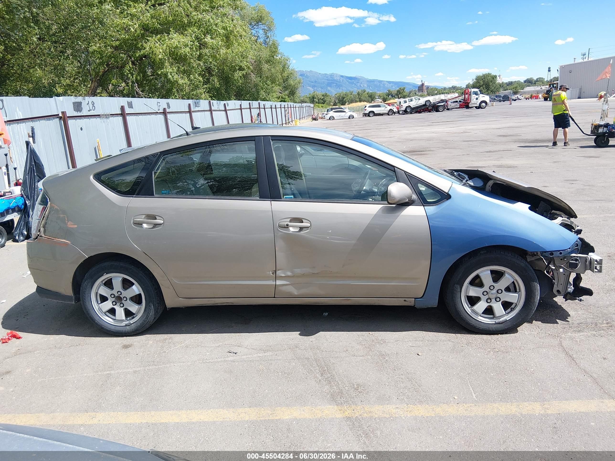 2005 Toyota Prius   Beige vin: JTDKB20U653070108