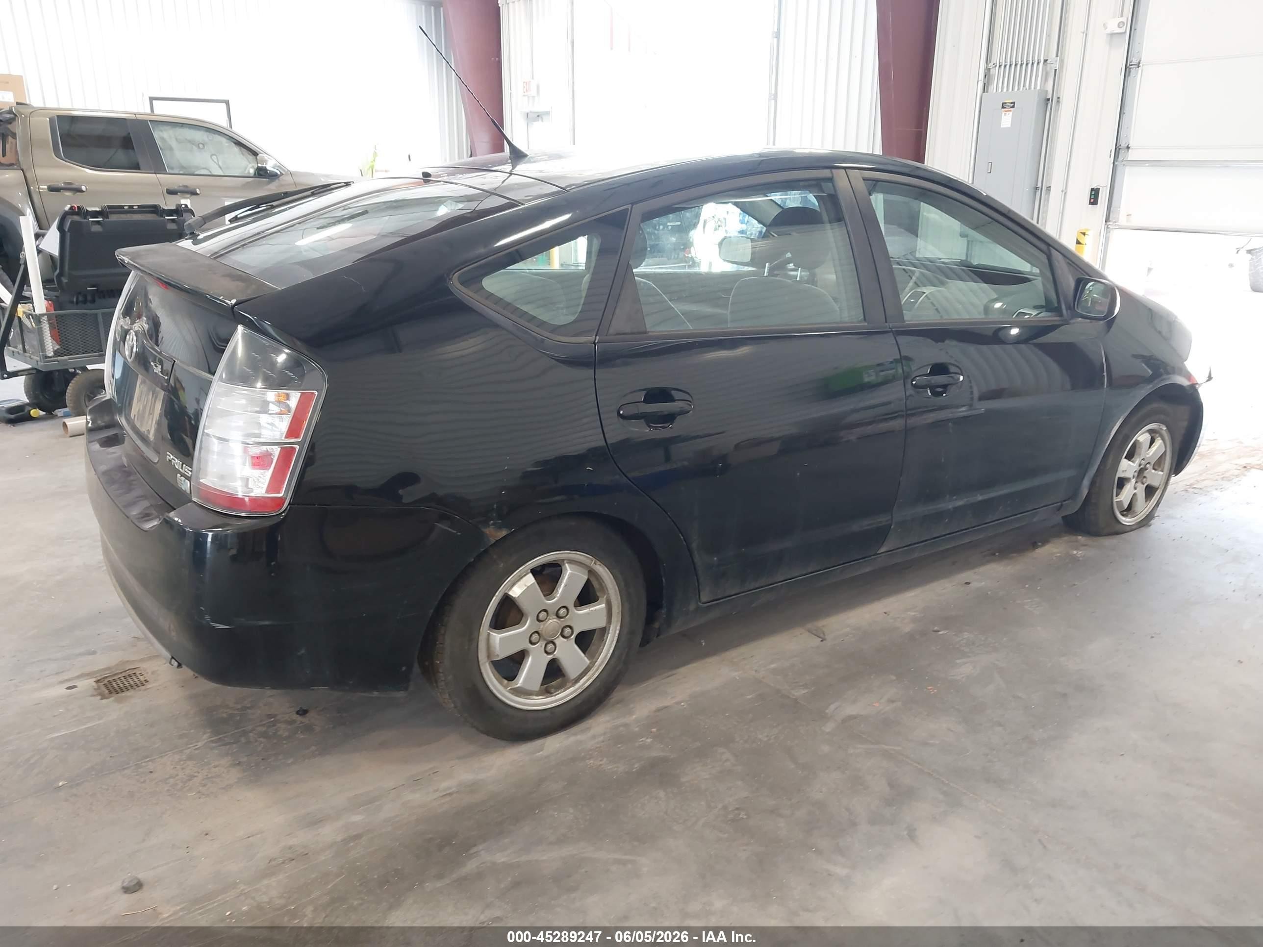 2005 Toyota Prius   Black vin: JTDKB20U653076877