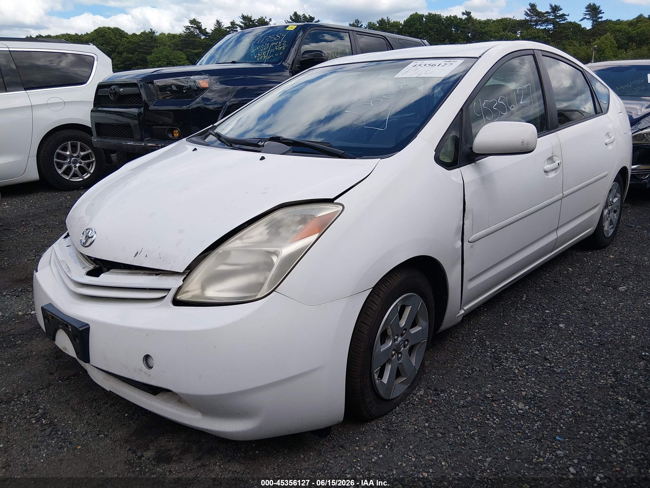 2005 Toyota Prius   White vin: JTDKB20U653106850