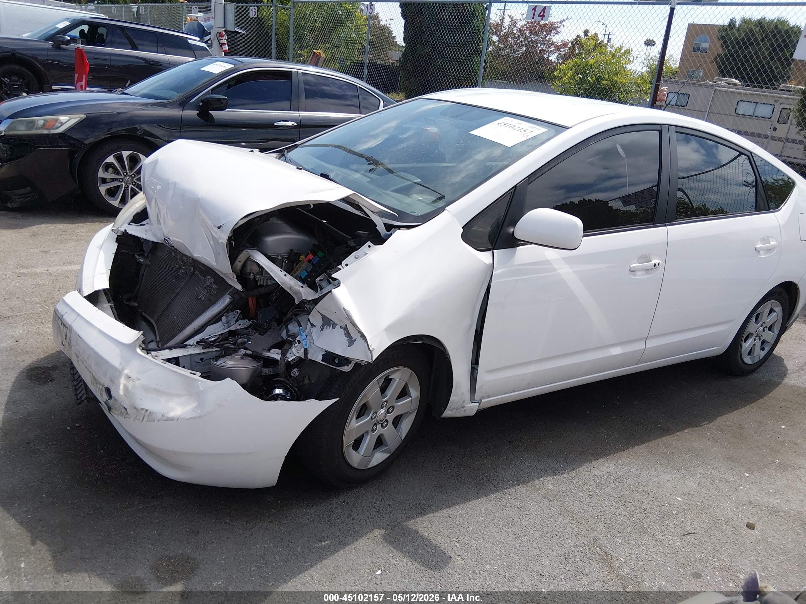 2005 Toyota Prius   Белый vin: JTDKB20U653123065