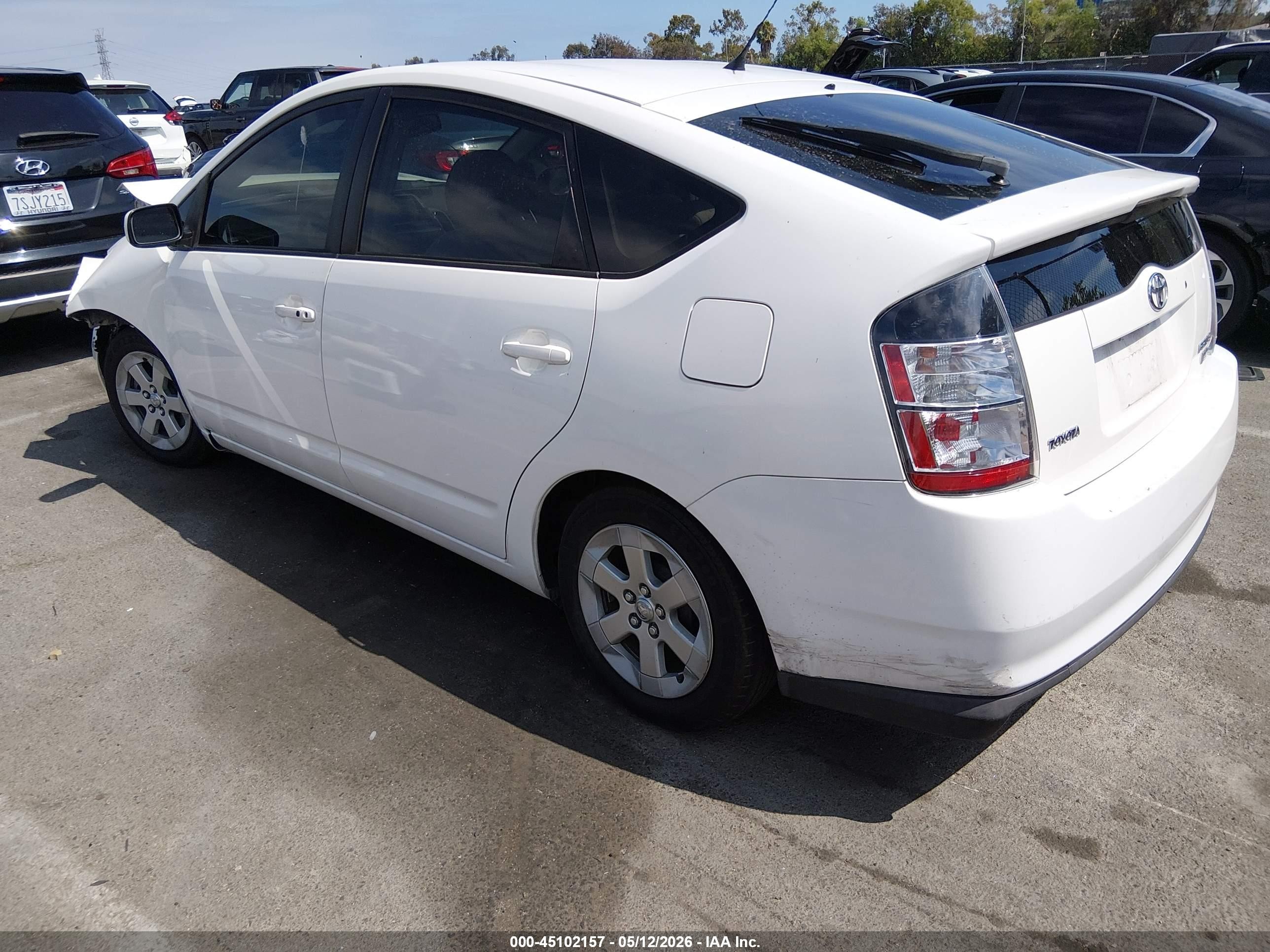 2005 Toyota Prius   Белый vin: JTDKB20U653123065