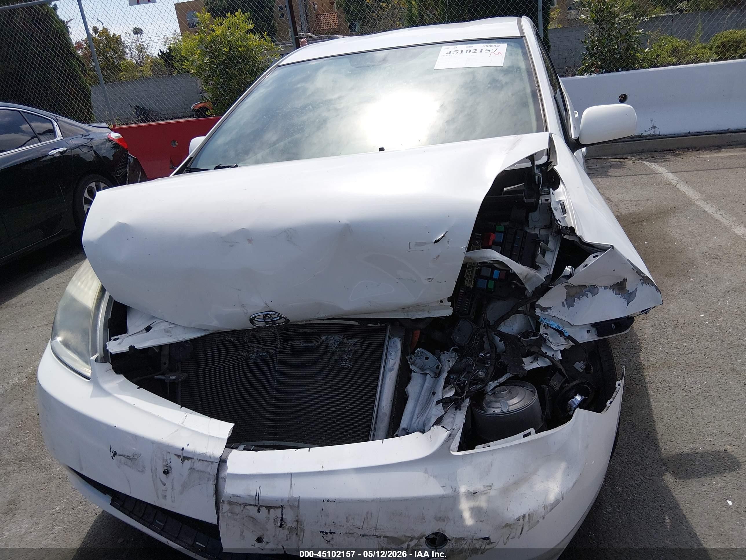 2005 Toyota Prius   Белый vin: JTDKB20U653123065