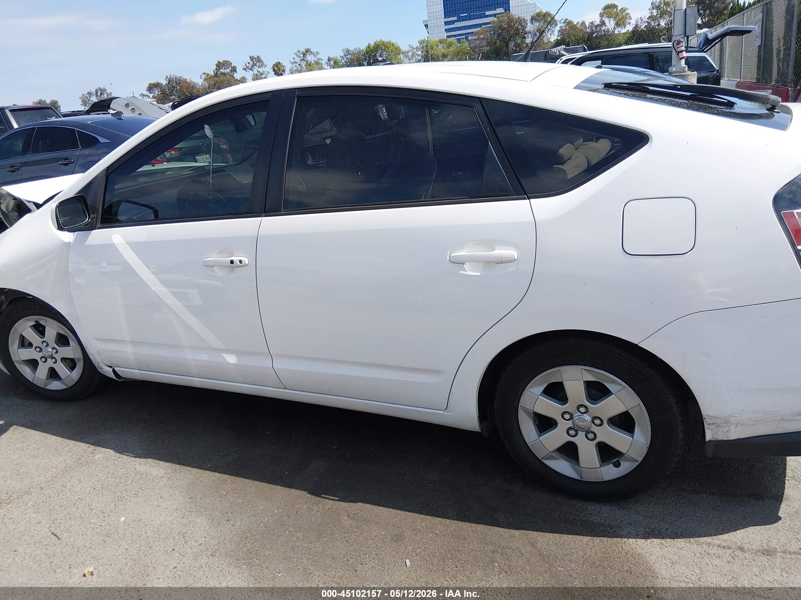 2005 Toyota Prius   Белый vin: JTDKB20U653123065