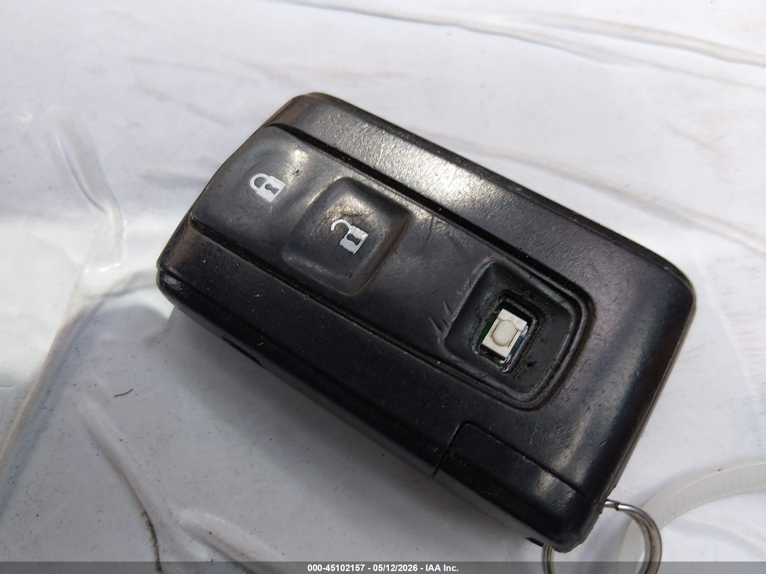 2005 Toyota Prius   Белый vin: JTDKB20U653123065