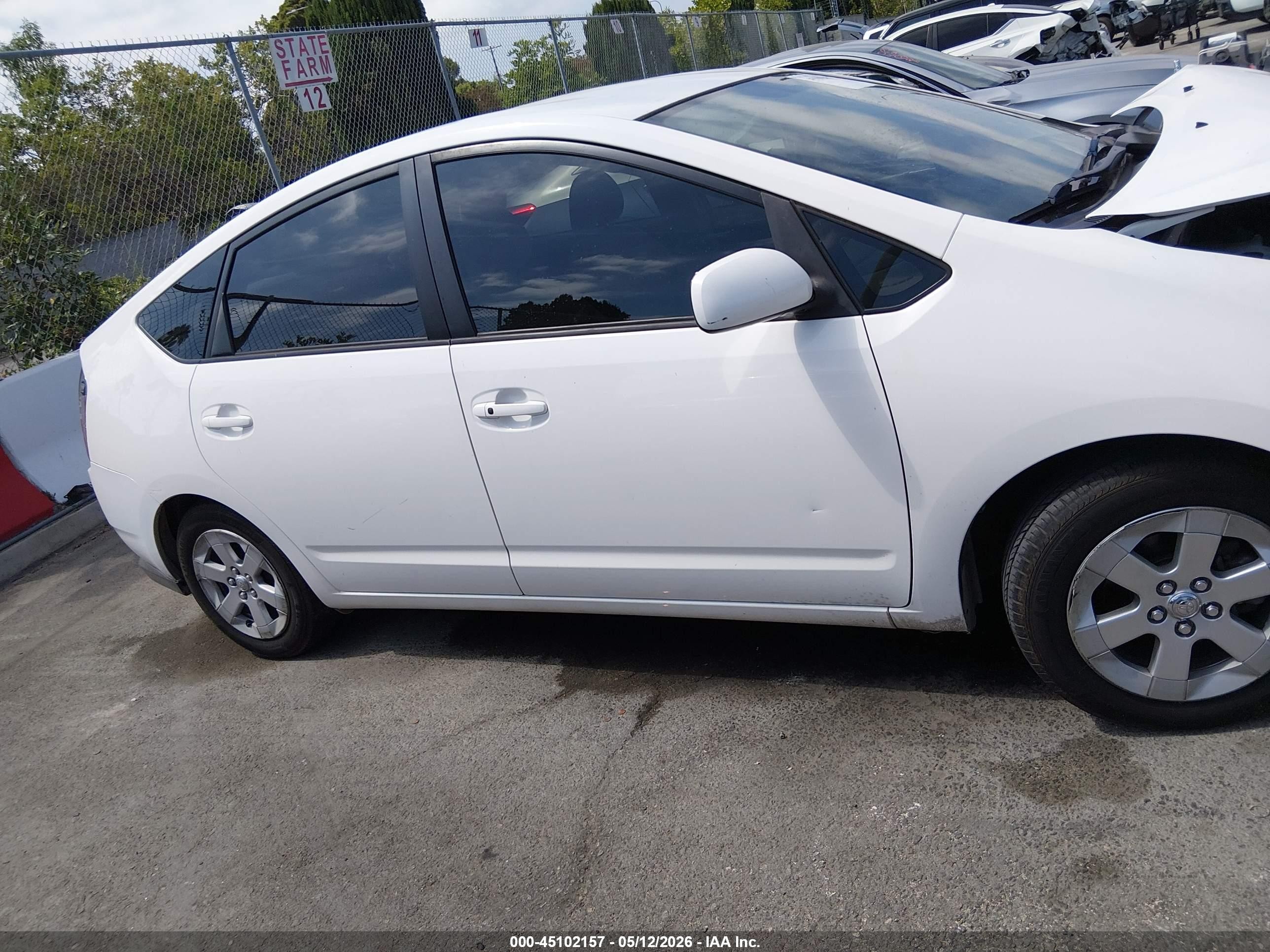 2005 Toyota Prius   Белый vin: JTDKB20U653123065