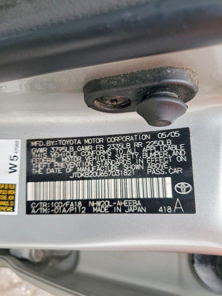 2005 Toyota Prius Base Silver vin: JTDKB20U657031821