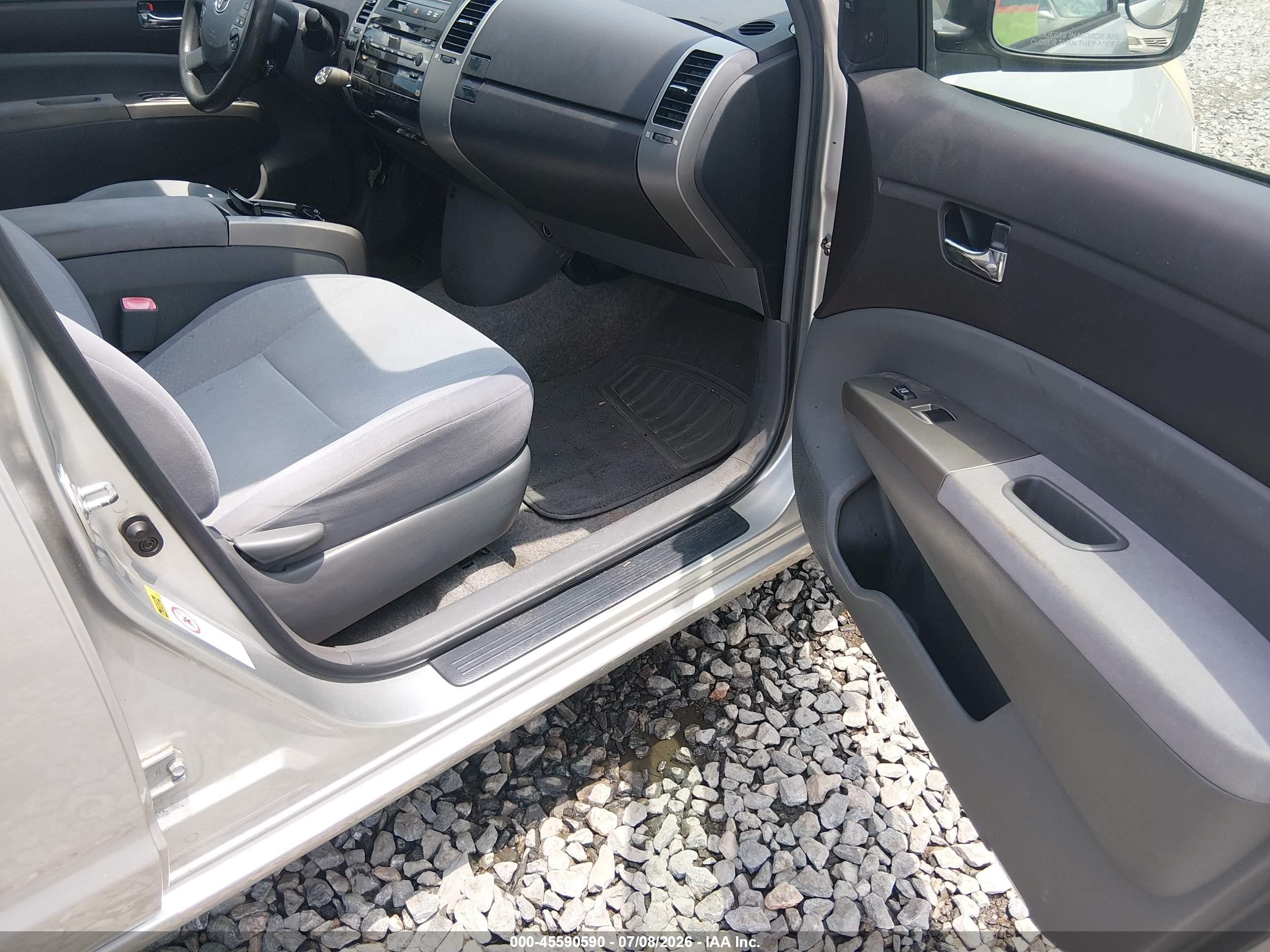 2005 Toyota Prius   Серебряный vin: JTDKB20U657036288