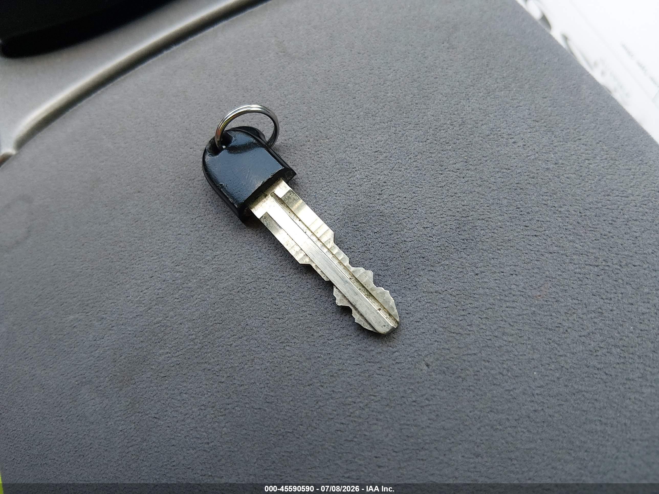 2005 Toyota Prius   Серебряный vin: JTDKB20U657036288