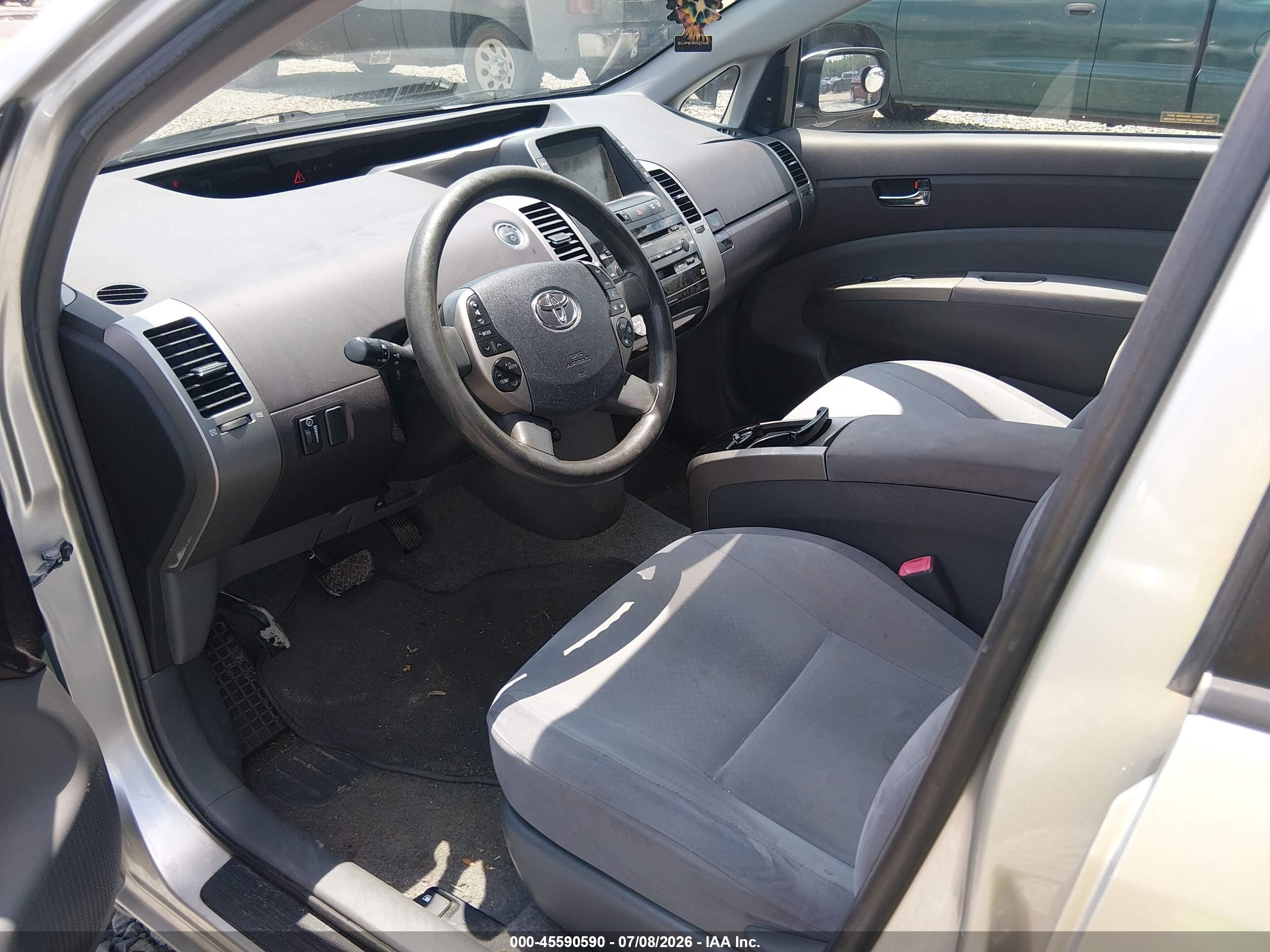 2005 Toyota Prius   Серебряный vin: JTDKB20U657036288
