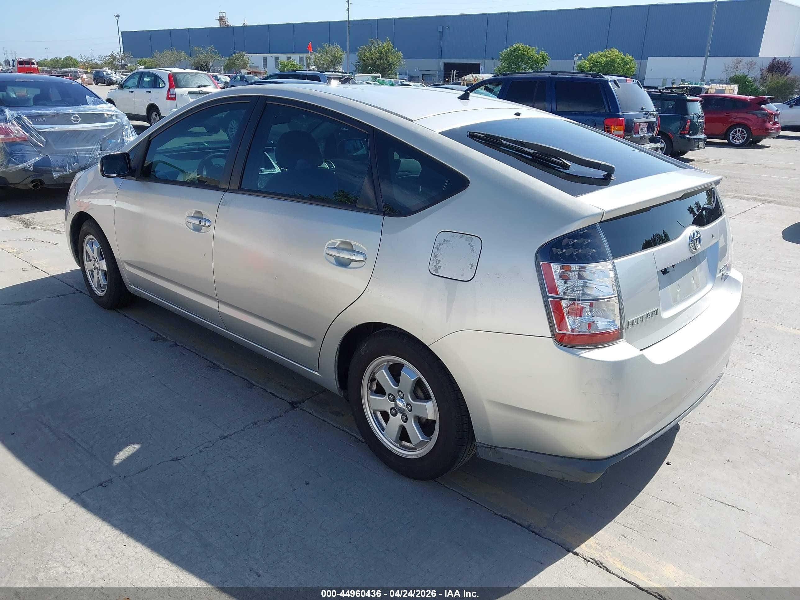 2005 Toyota Prius   Серебряный vin: JTDKB20U657050143