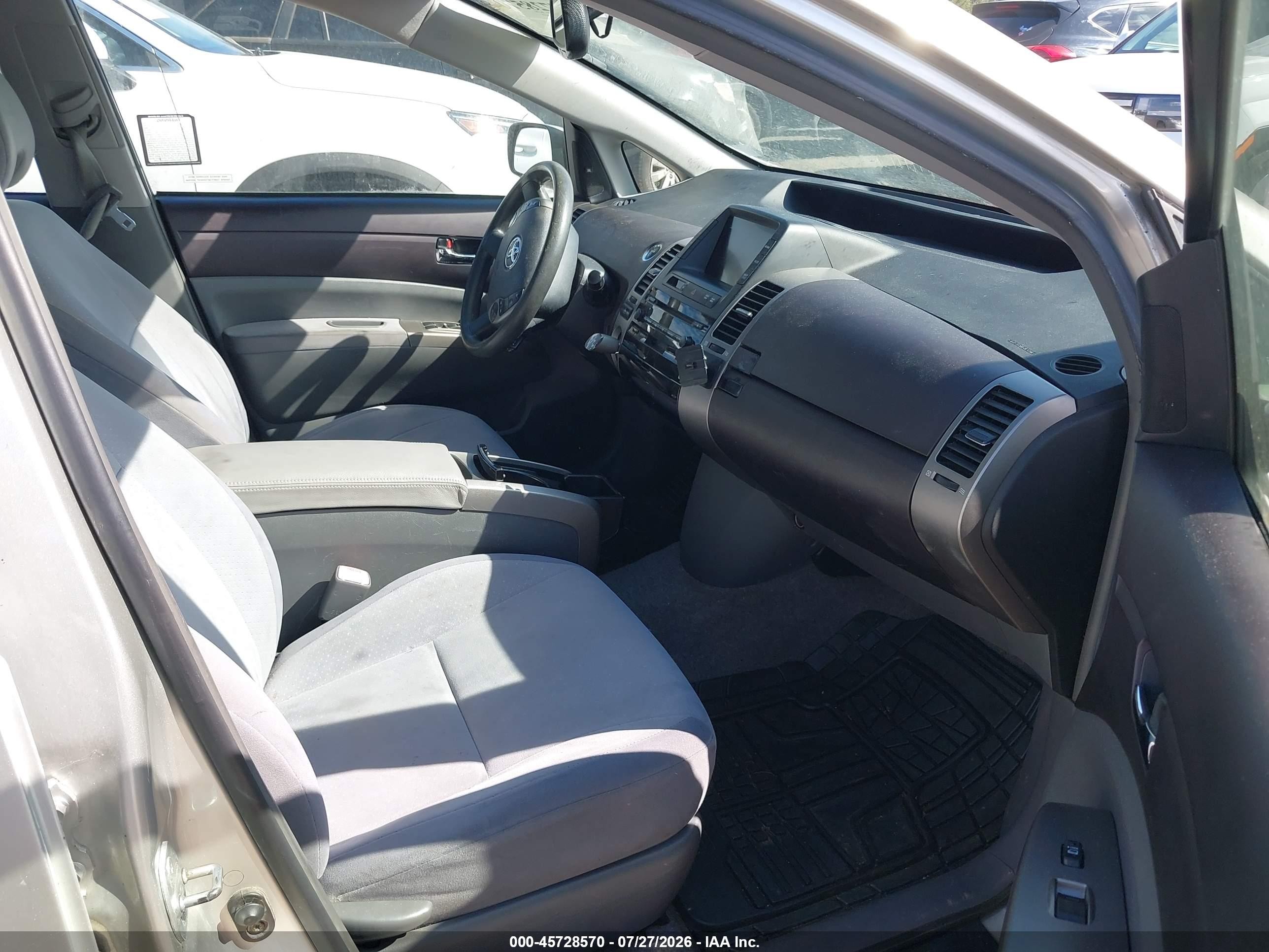 2005 Toyota Prius   Silver vin: JTDKB20U657057142